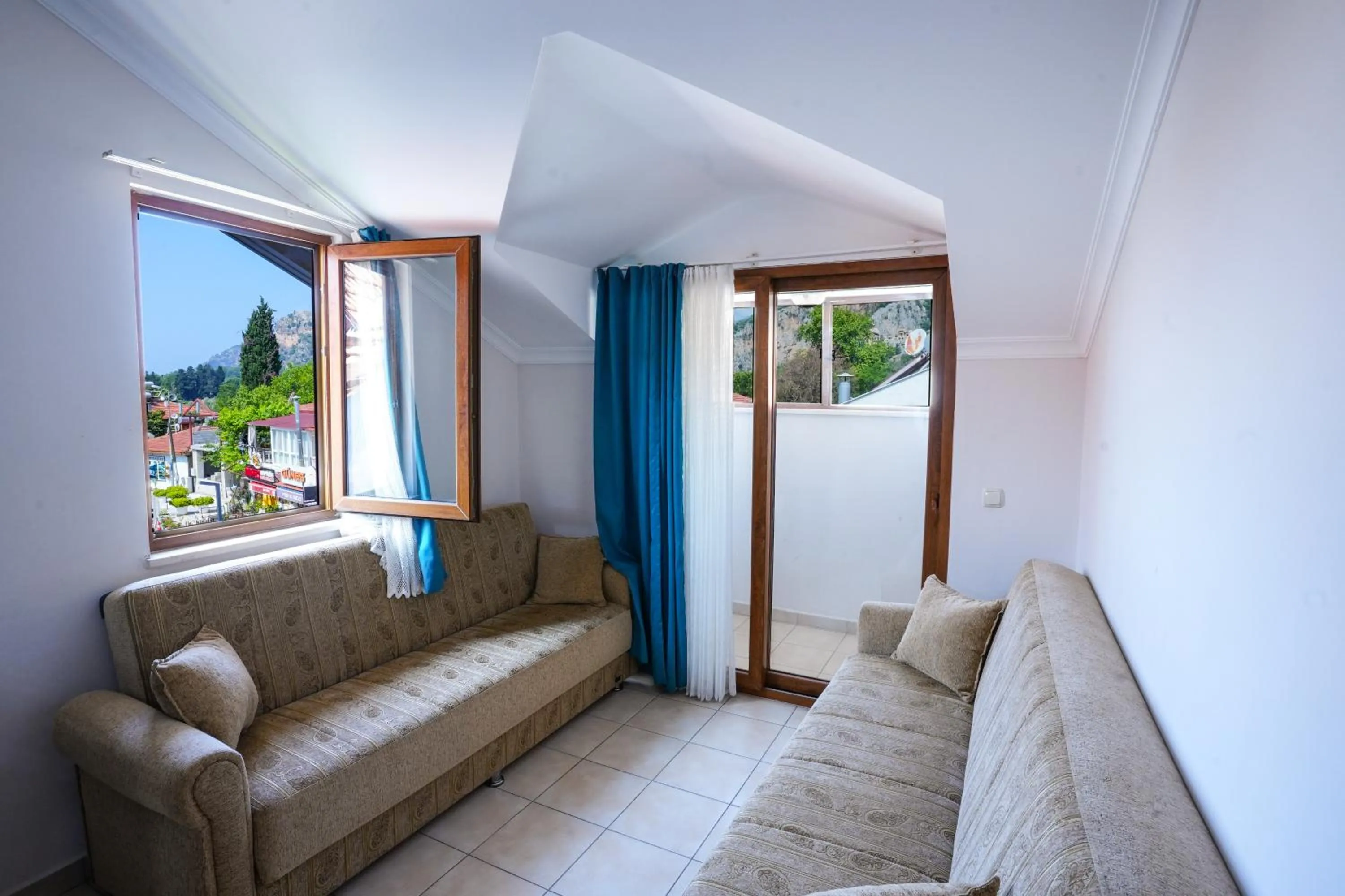 Four Seasons Apart Hotel