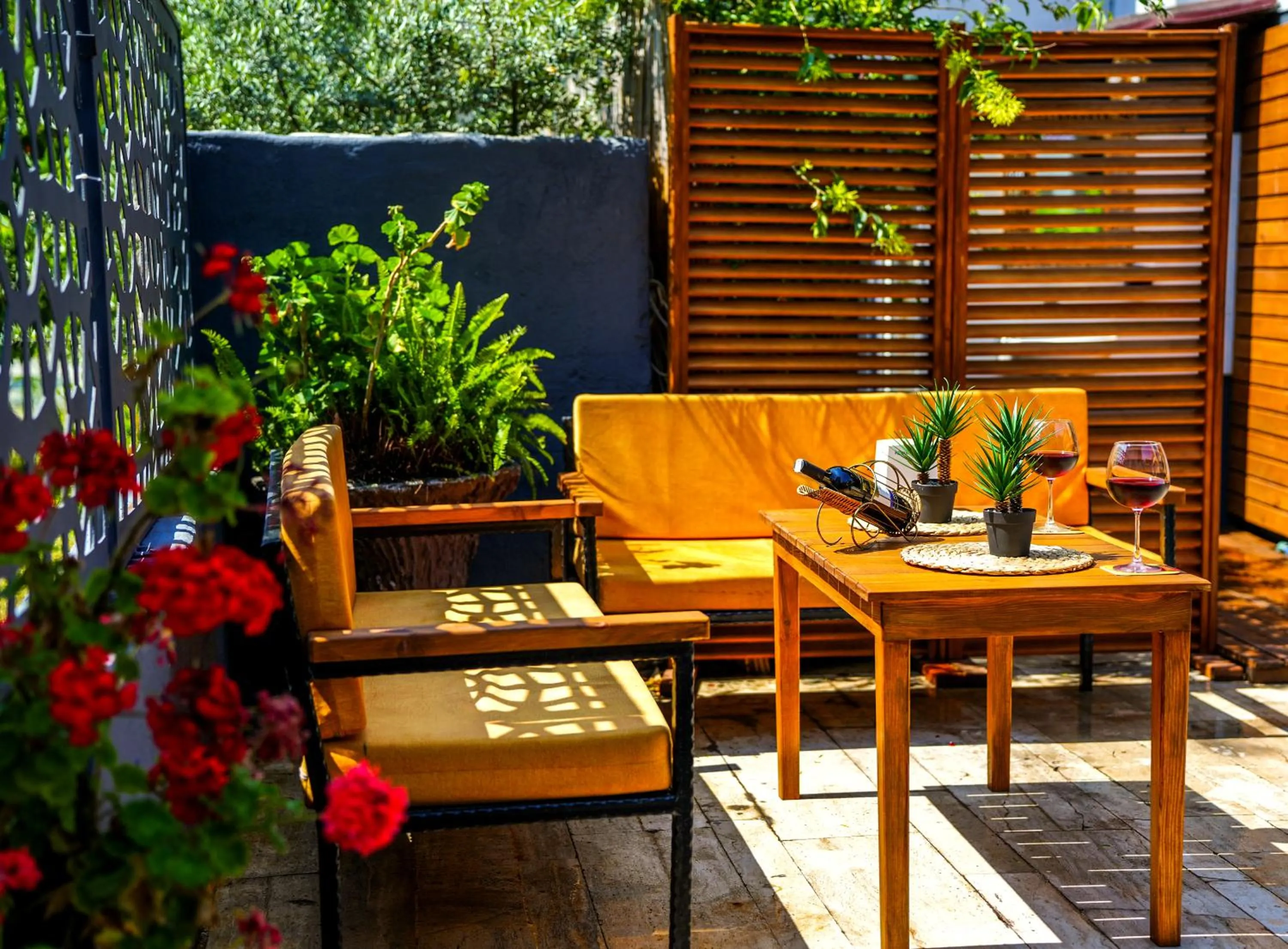 Four Seasons Apart Hotel