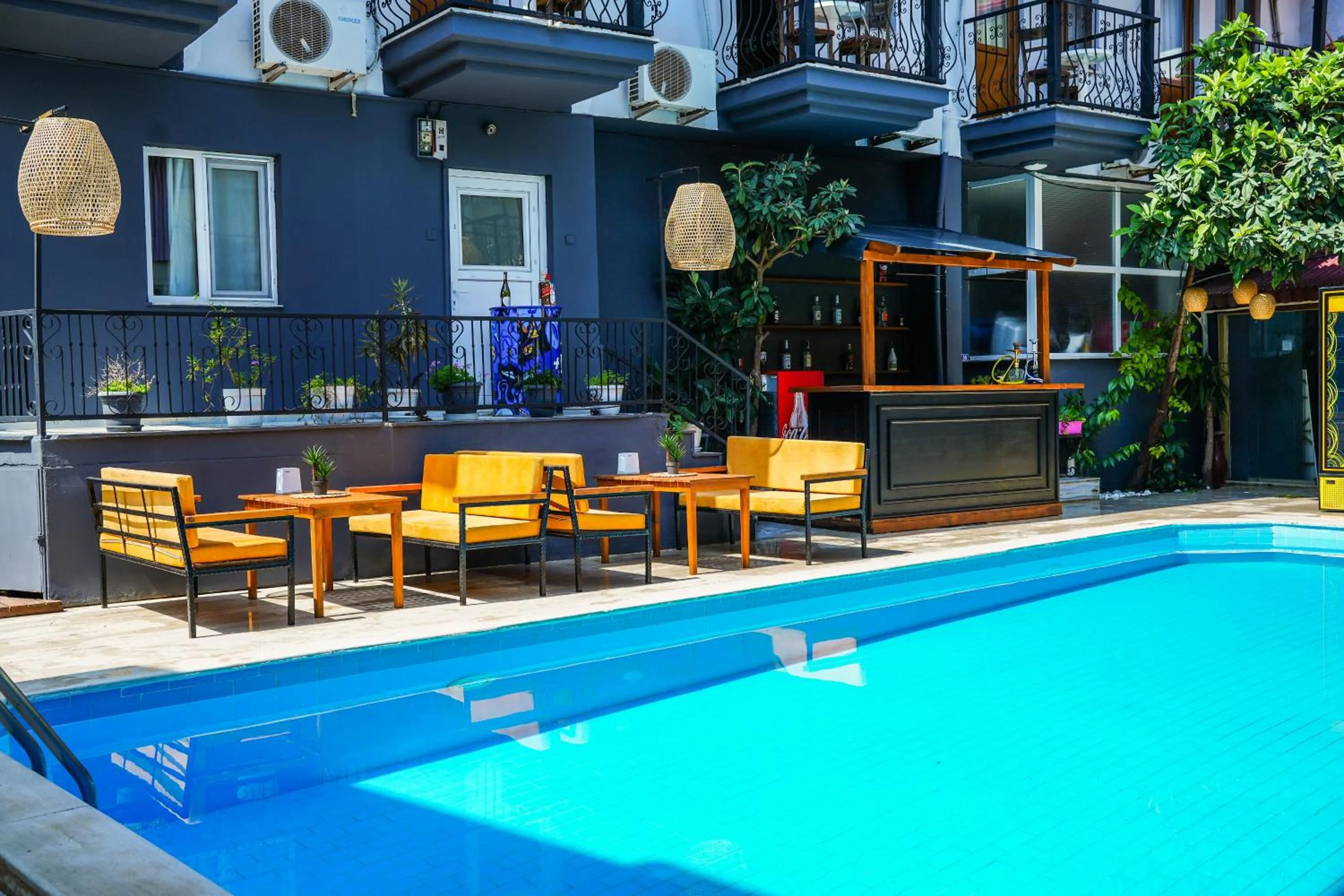 Four Seasons Apart Hotel