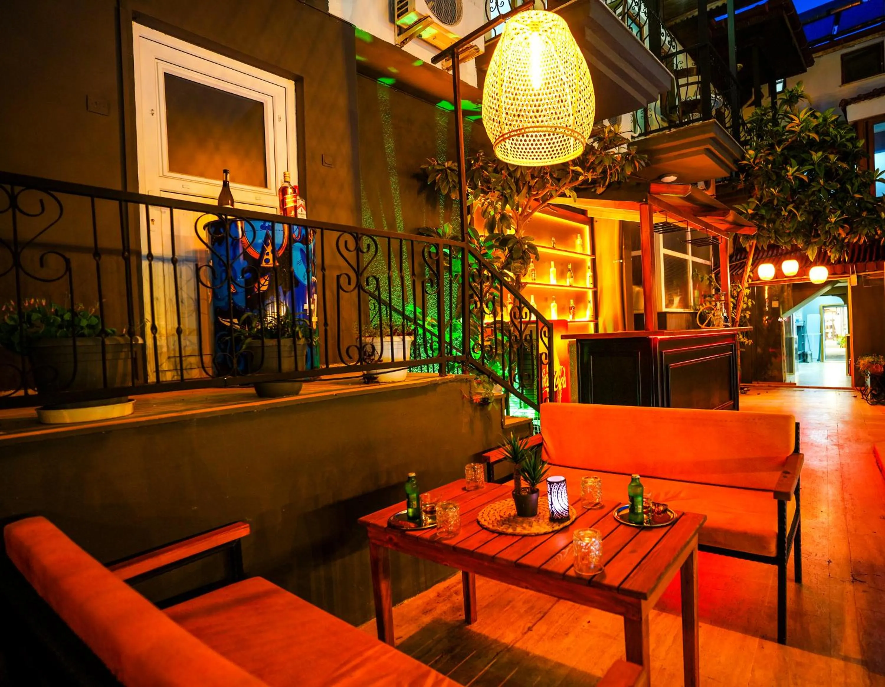 Four Seasons Apart Hotel