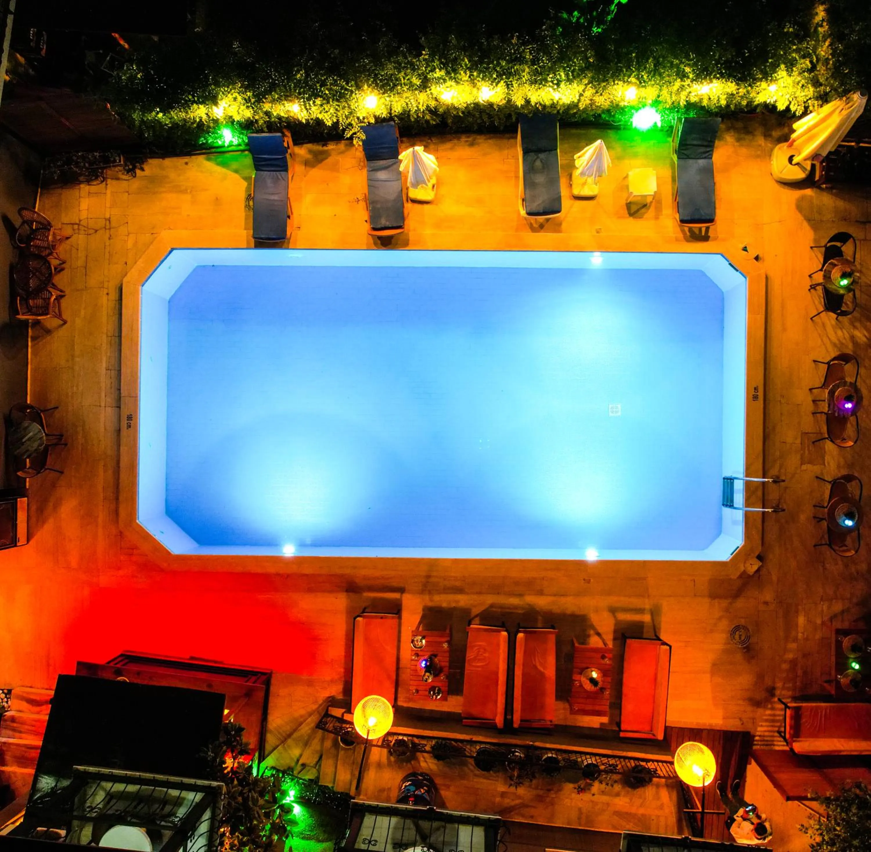 Four Seasons Apart Hotel