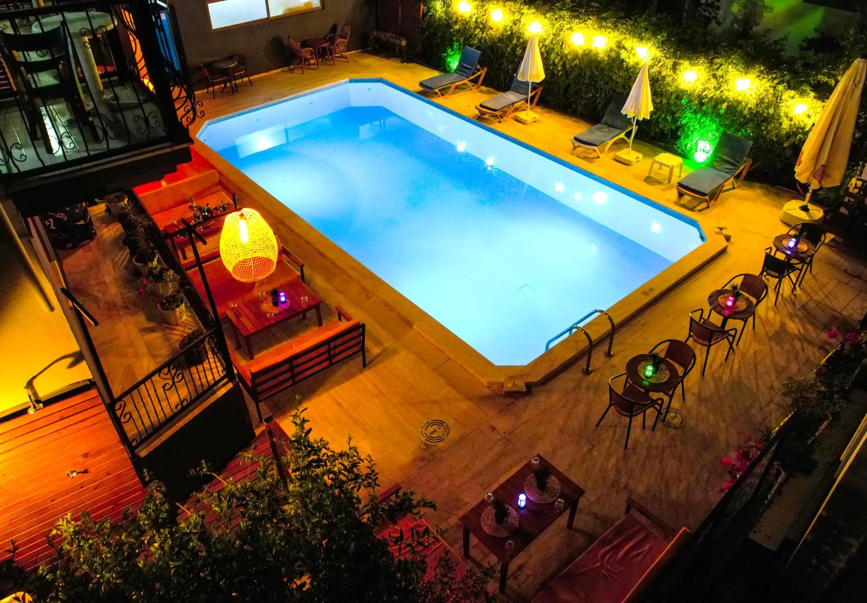 Four Seasons Apart Hotel