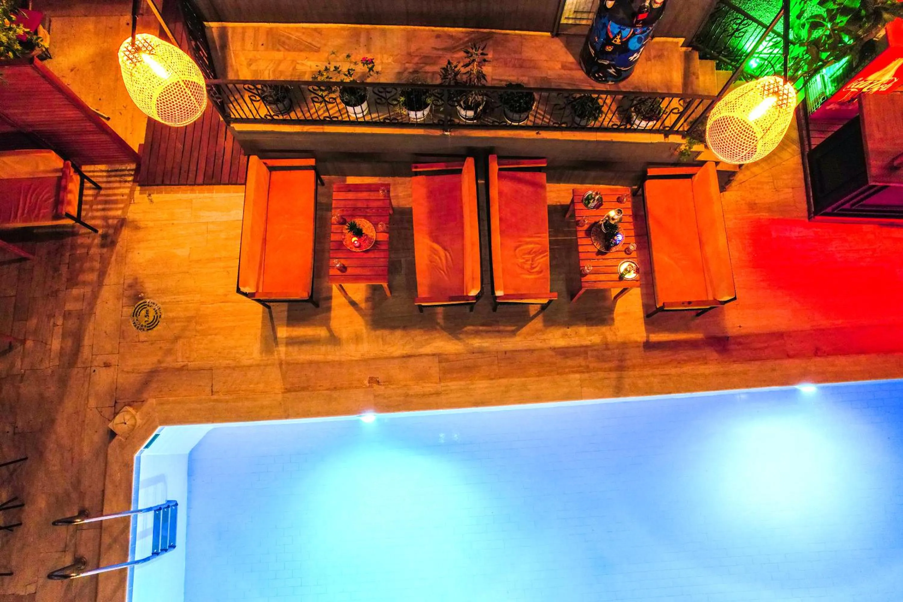 Four Seasons Apart Hotel