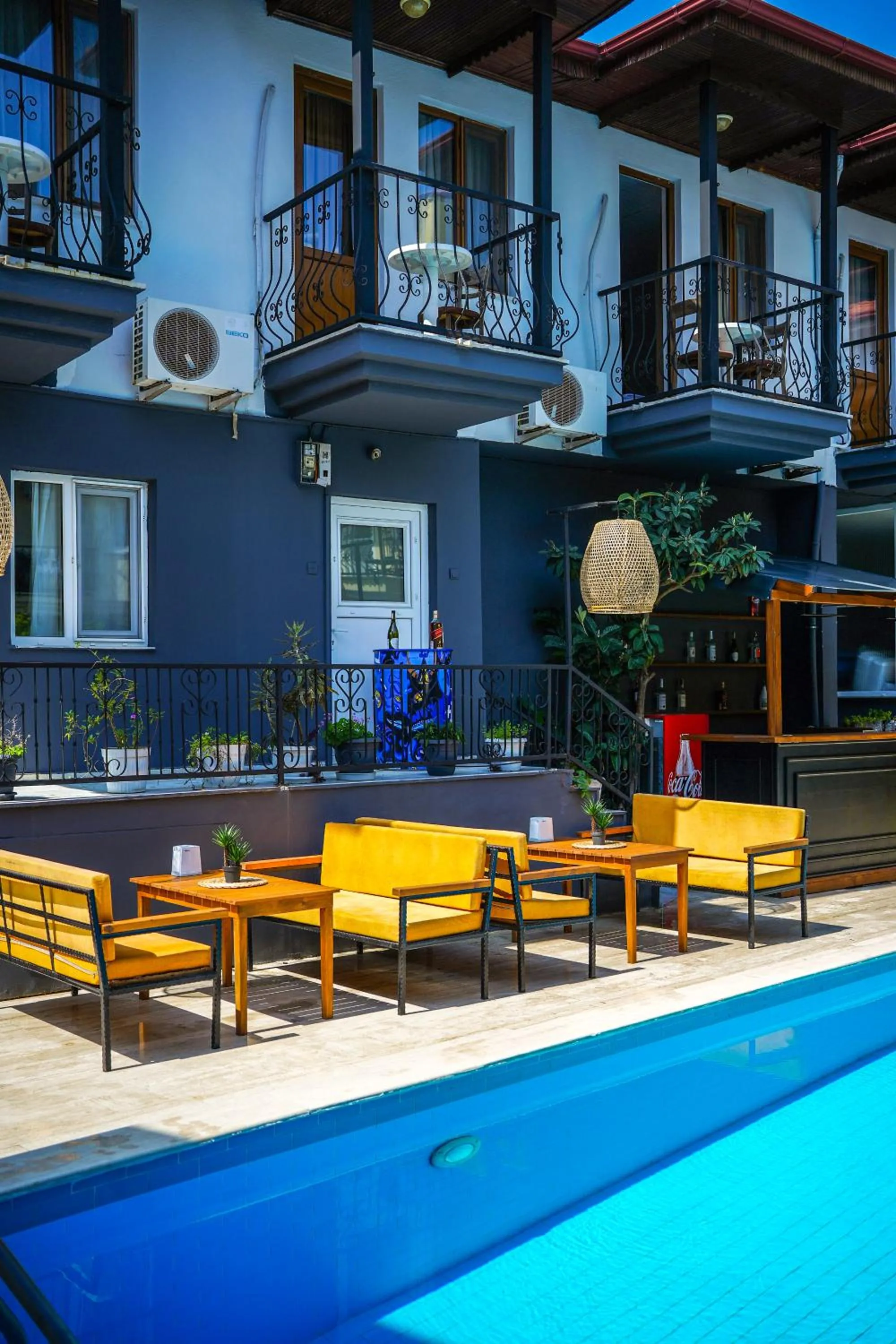 Four Seasons Apart Hotel