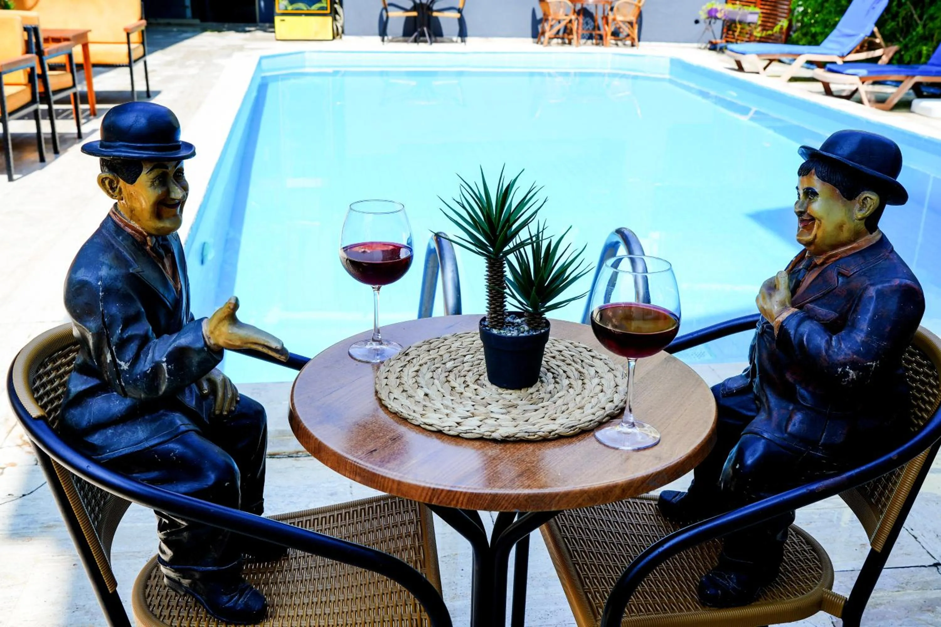 Four Seasons Apart Hotel