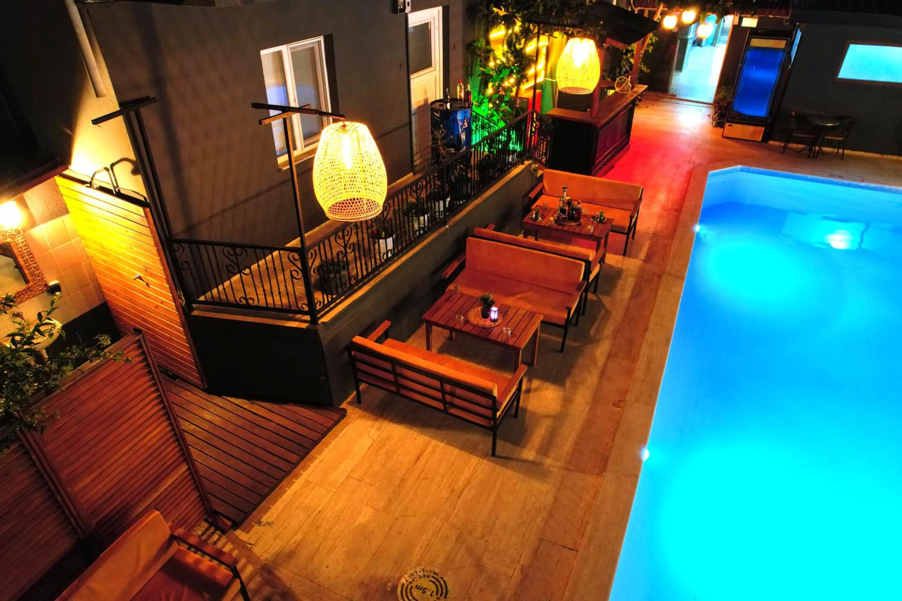 Four Seasons Apart Hotel