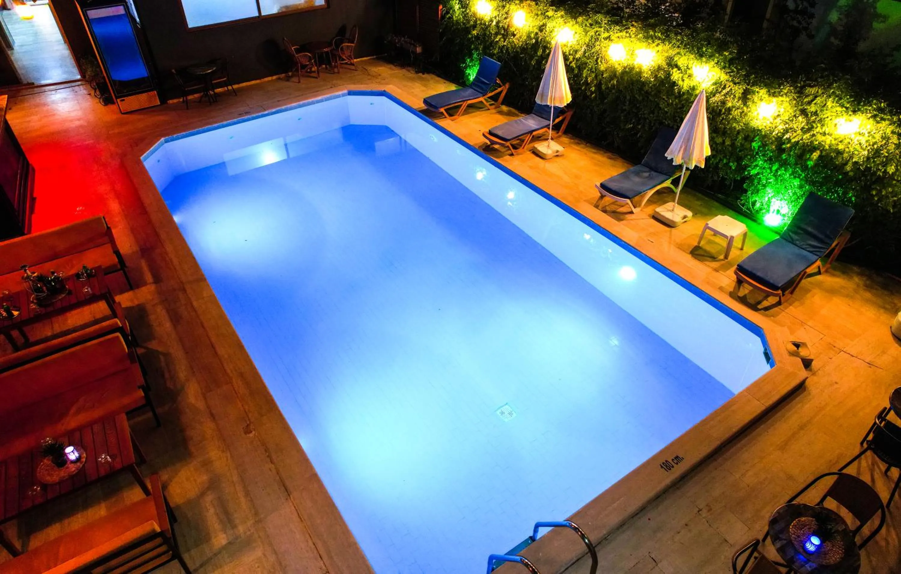 Four Seasons Apart Hotel