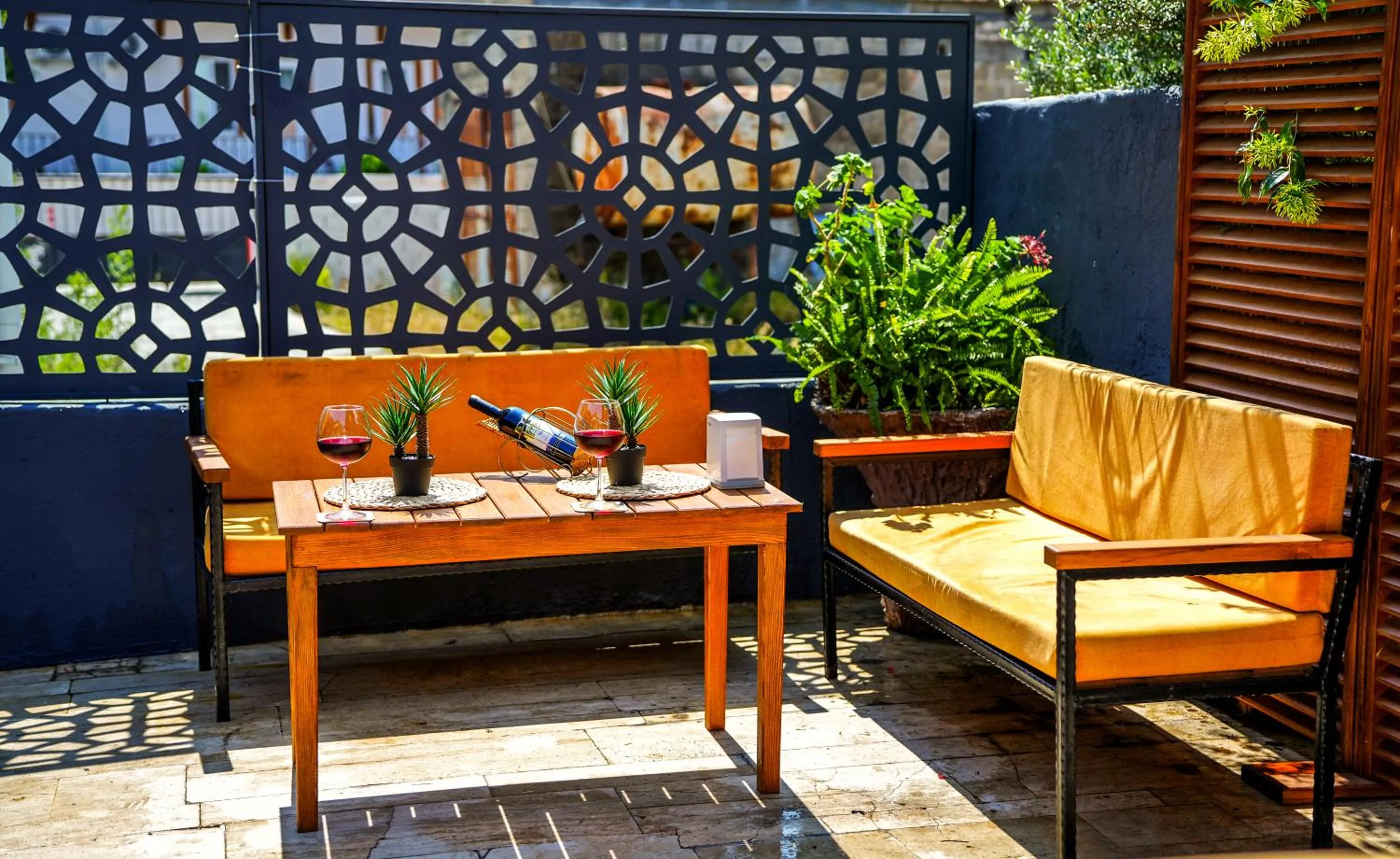 Four Seasons Apart Hotel