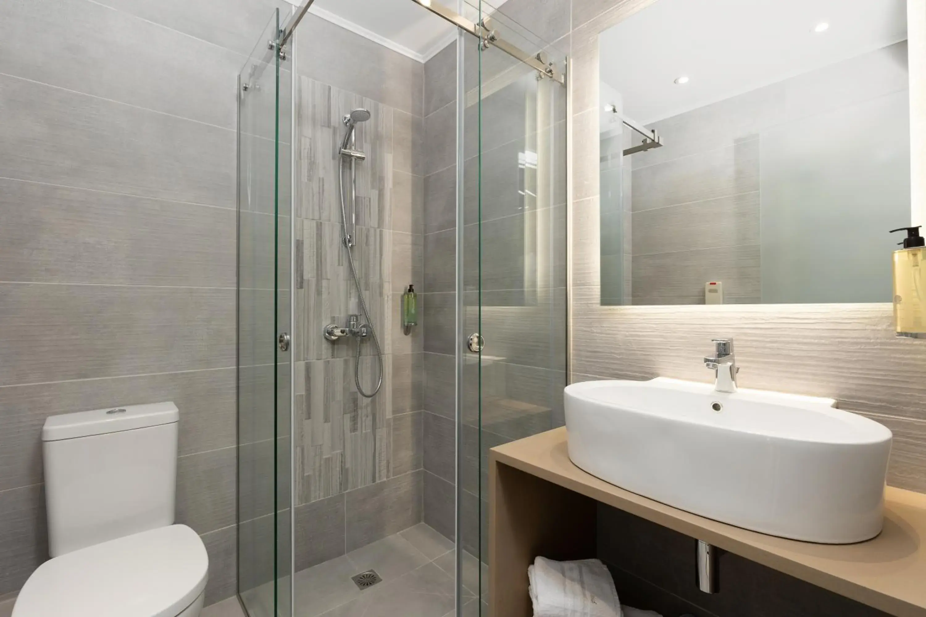 Bathroom in Paradise Hotel Corfu Bathroom in Paradise Hotel Corfu