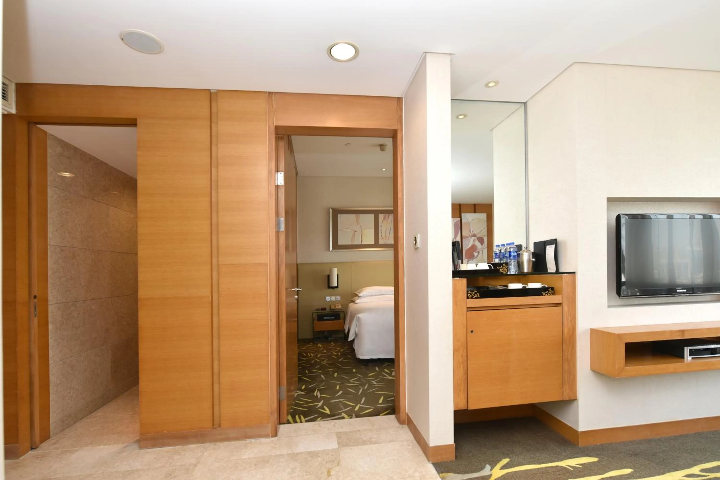 Bedroom in Crowne Plaza Zhongshan Wing On City by IHG