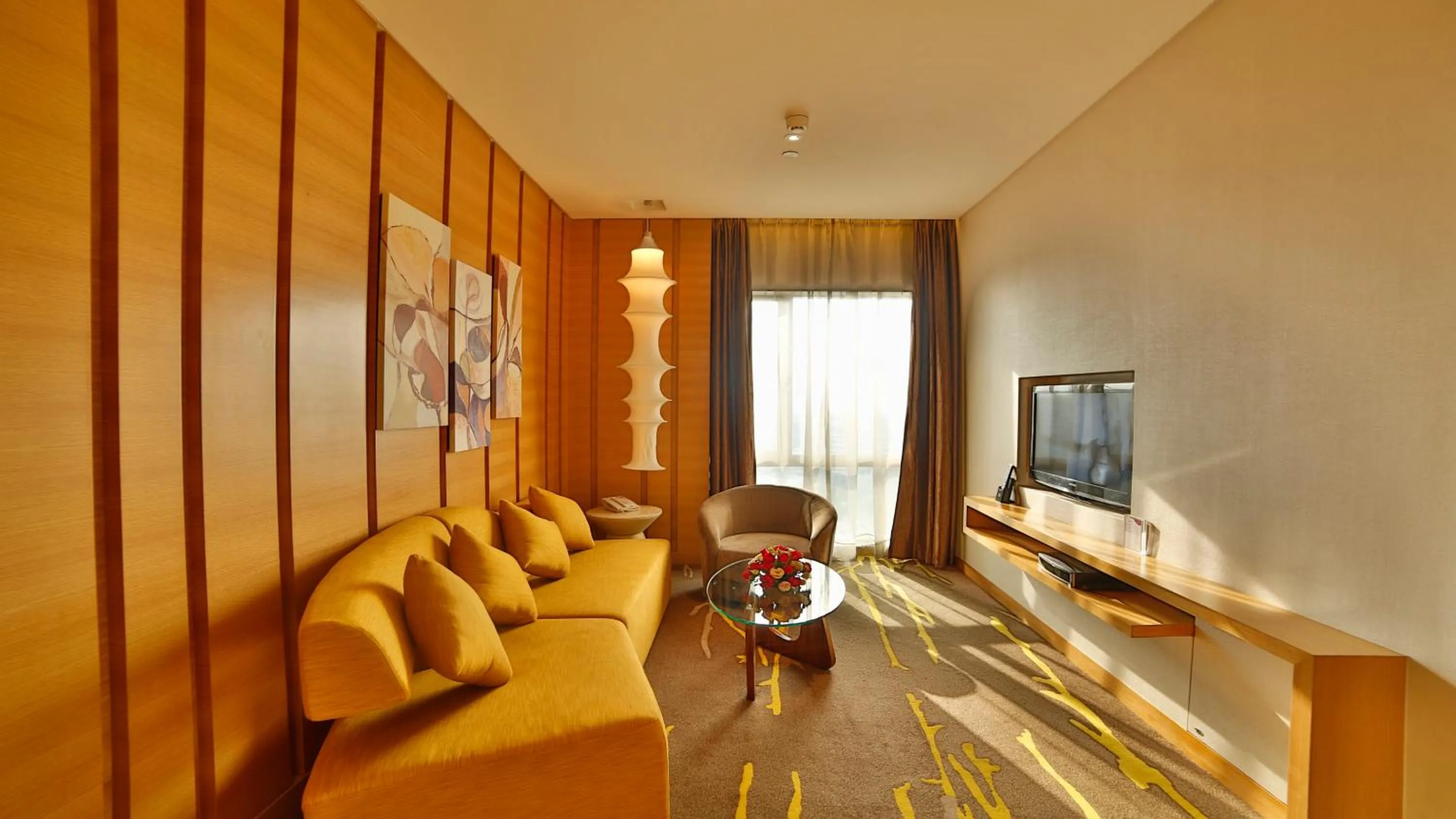 Photo of the whole room in Crowne Plaza Zhongshan Wing On City by IHG