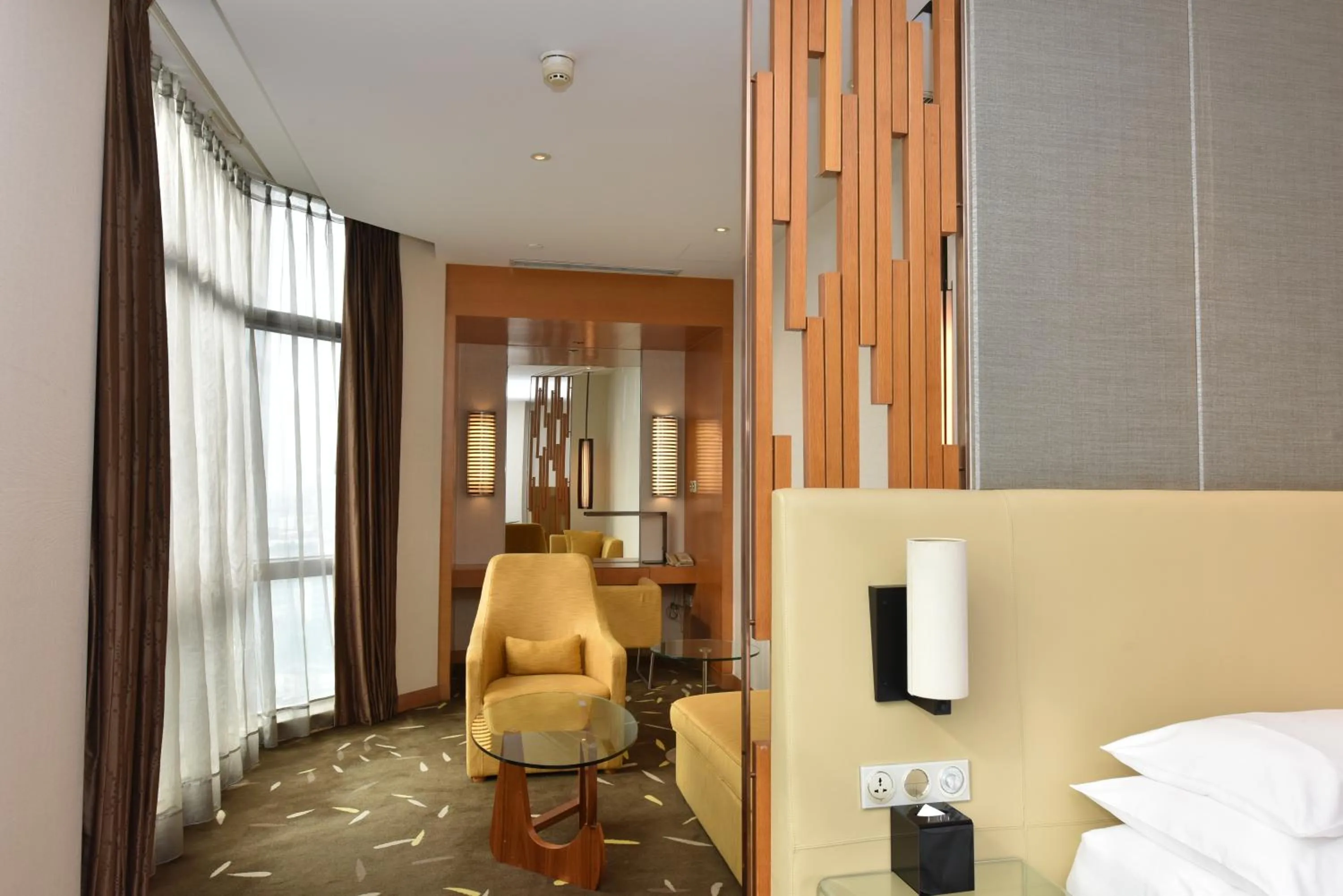 hair dresser, Bed in Crowne Plaza Zhongshan Wing On City by IHG
