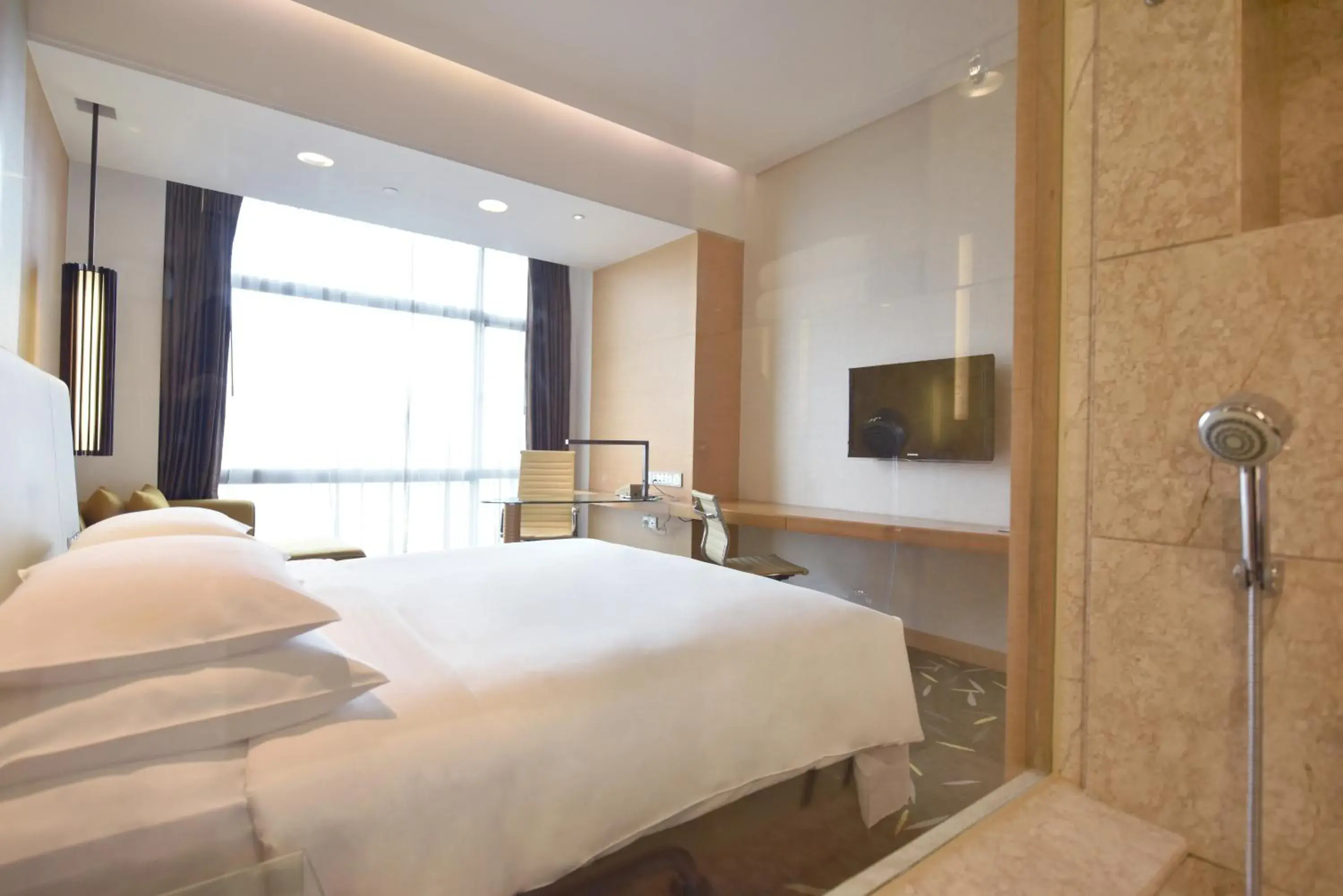 Bed in Crowne Plaza Zhongshan Wing On City by IHG Bed in Crowne Plaza Zhongshan Wing On City by IHG