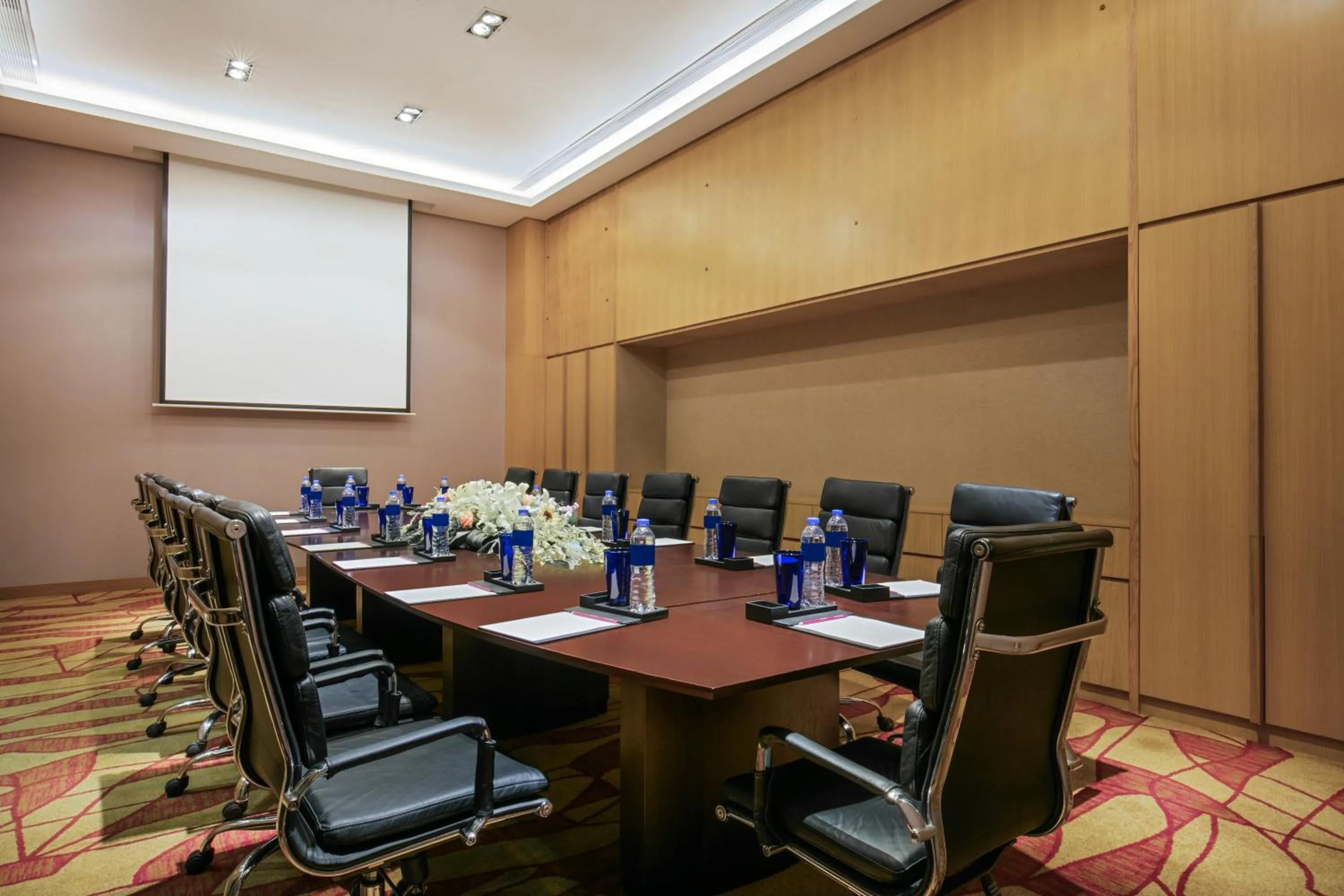 Meeting/conference room in Crowne Plaza Zhongshan Wing On City by IHG