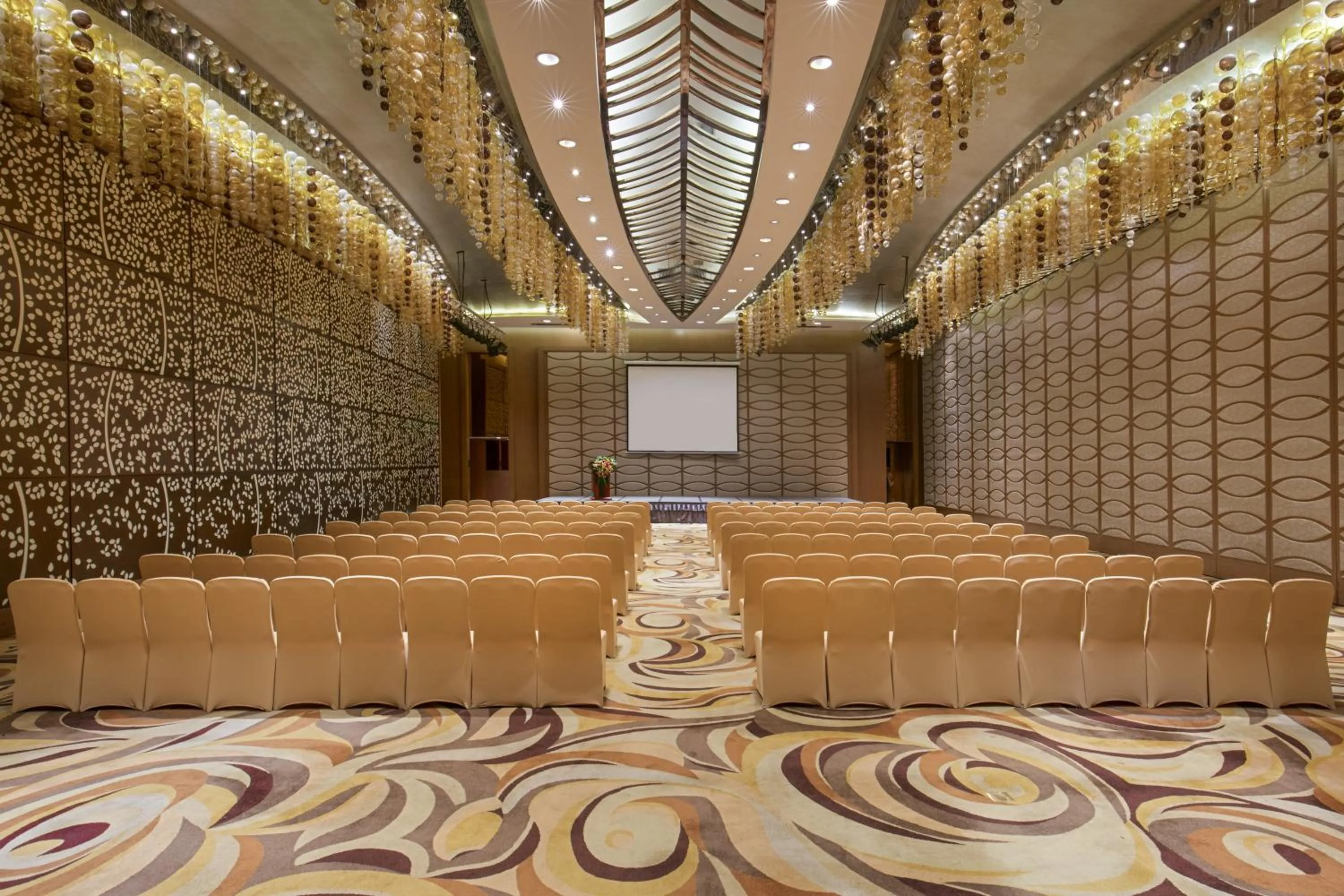 Meeting/conference room in Crowne Plaza Zhongshan Wing On City by IHG