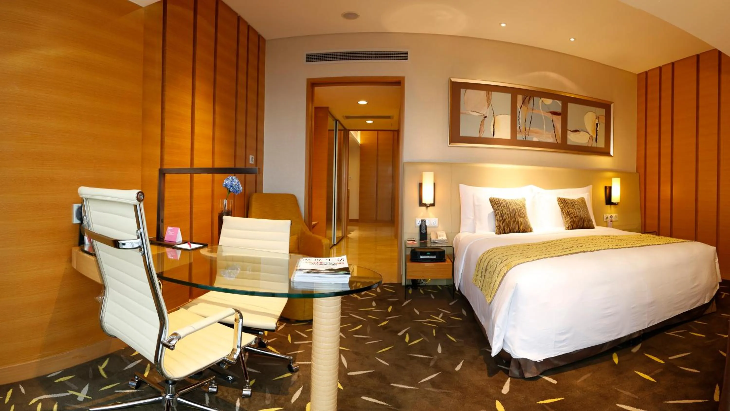 Photo of the whole room, Bed in Crowne Plaza Zhongshan Wing On City by IHG