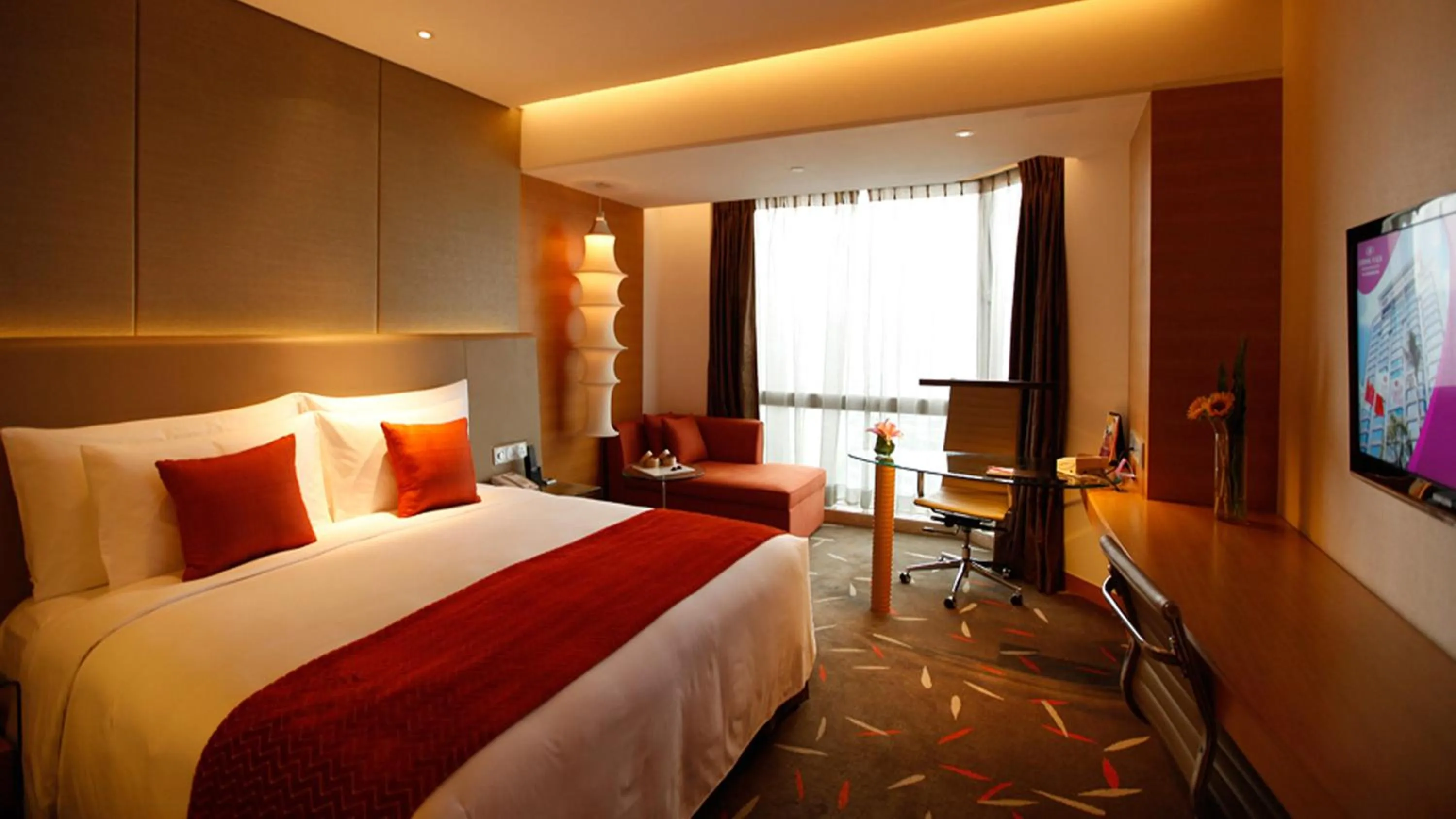 Photo of the whole room, Bed in Crowne Plaza Zhongshan Wing On City by IHG