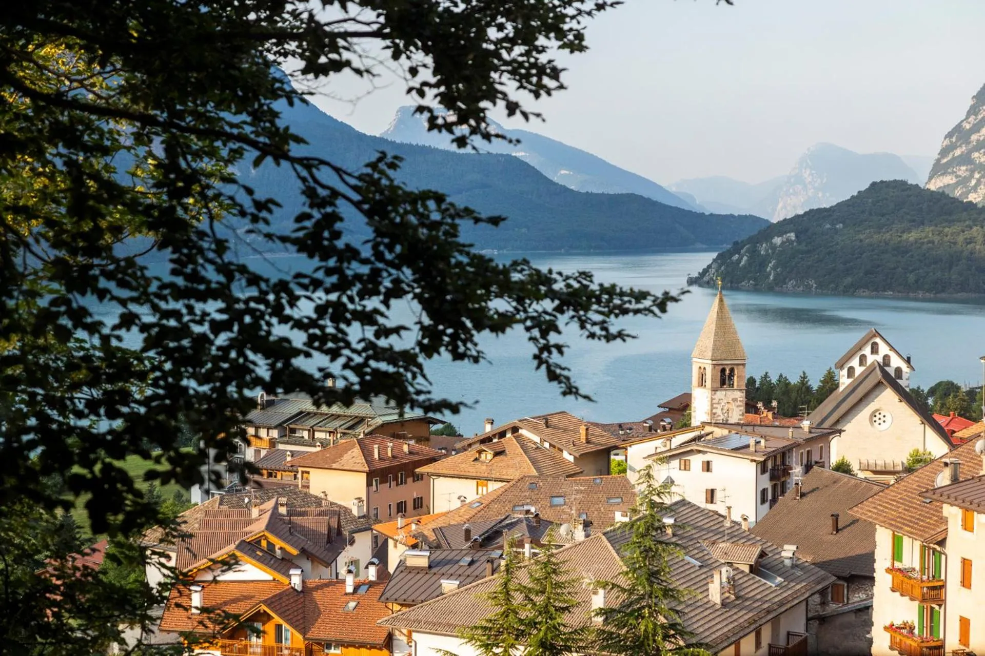 Lake view in Hotel Londra Slow Living Molveno