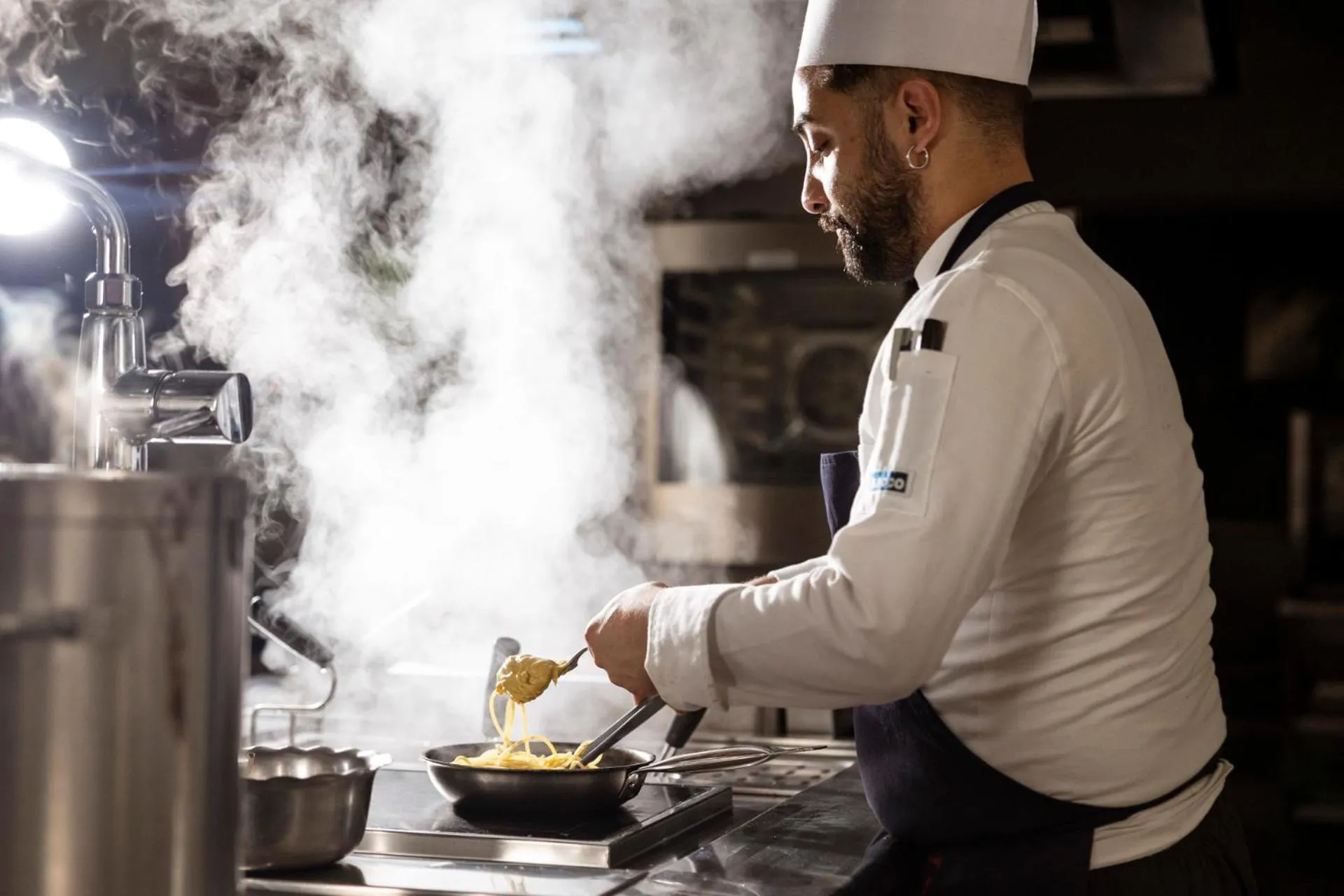 kitchen in Hotel Londra Slow Living Molveno