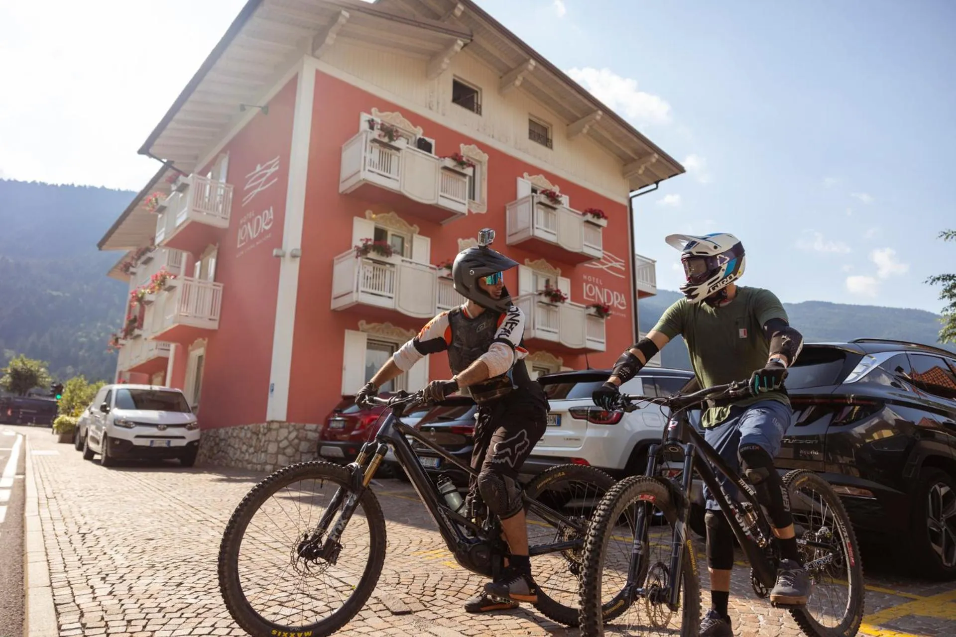 Cycling in Hotel Londra Slow Living Molveno