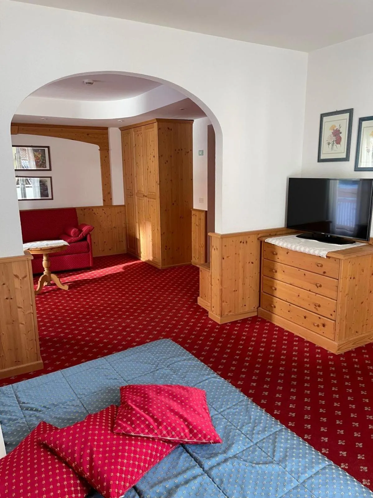 Bed in Hotel Londra Slow Living Molveno