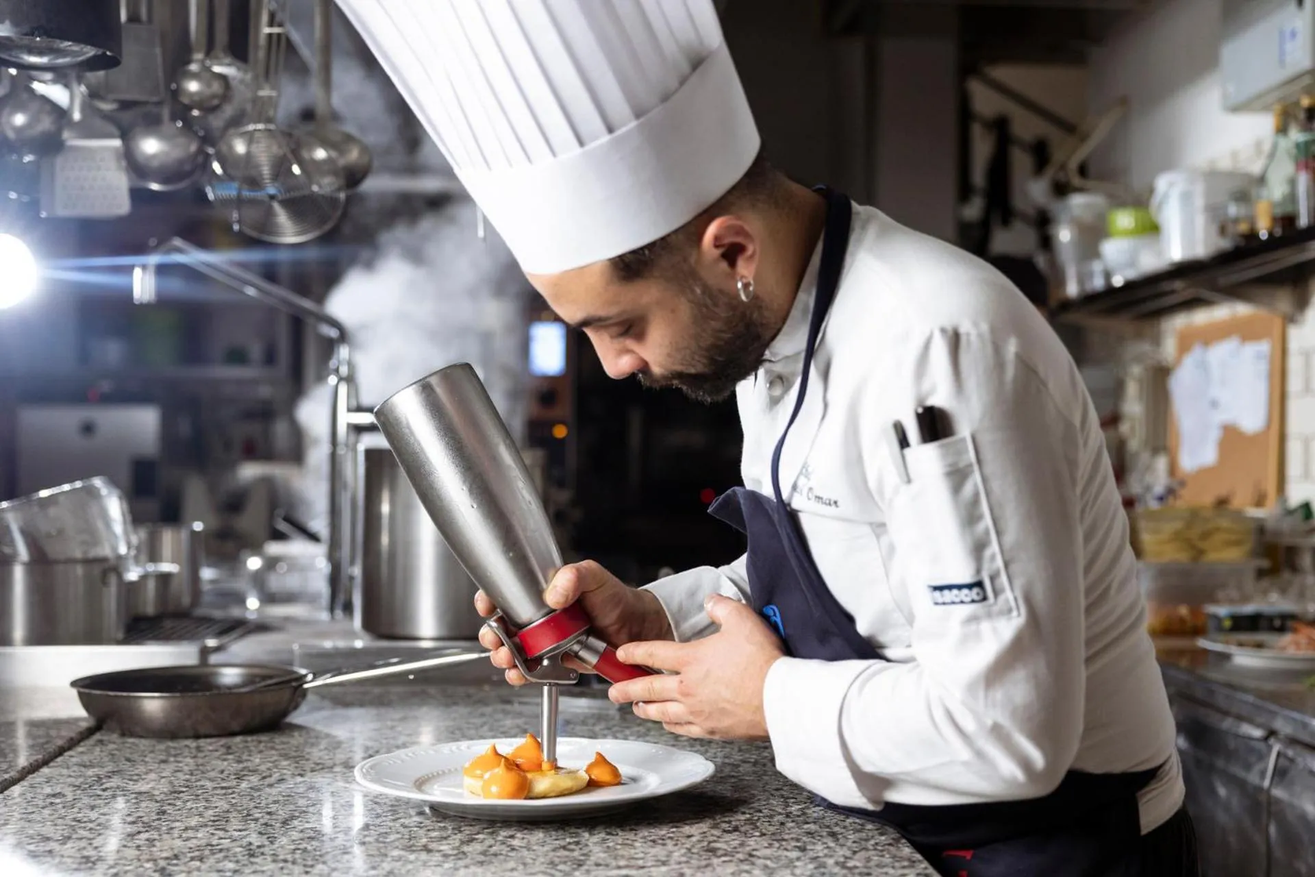 kitchen in Hotel Londra Slow Living Molveno