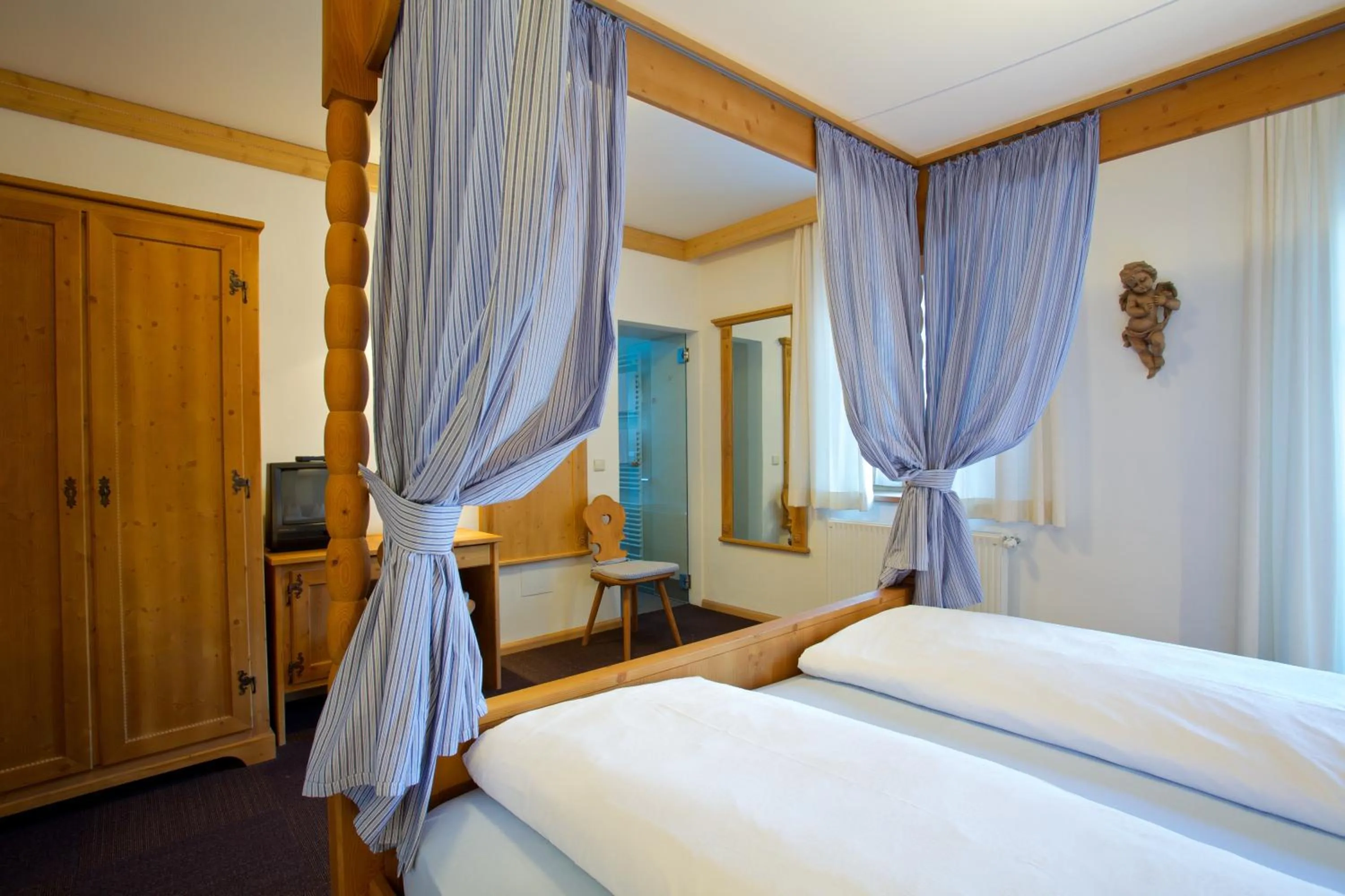 Photo of the whole room, Bed in Hotel B&B Pardeller