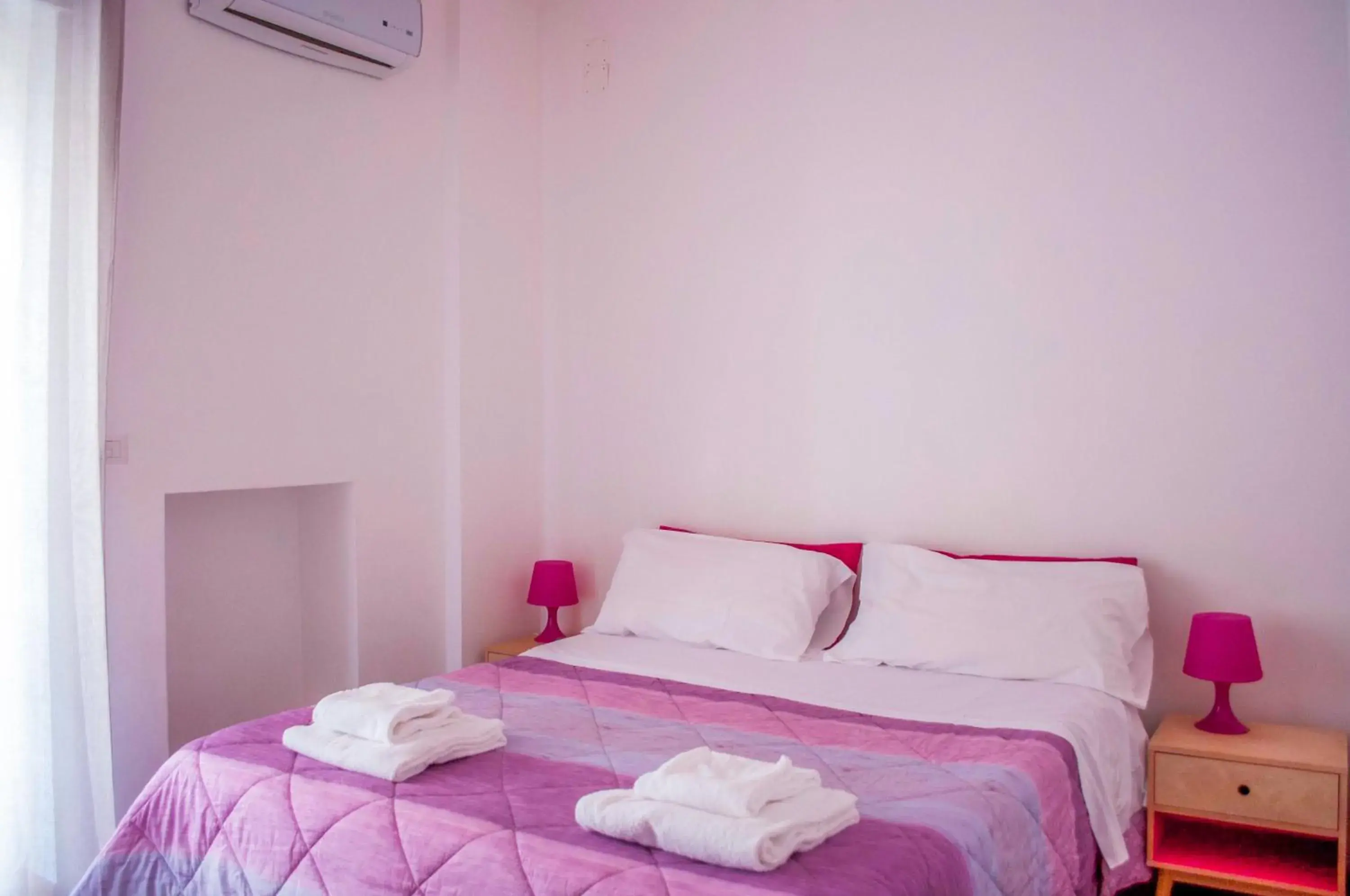 Double or Twin Room with Balcony - single occupancy in Melo Accommodations Double or Twin Room with Balcony - single occupancy in Melo Accommodations