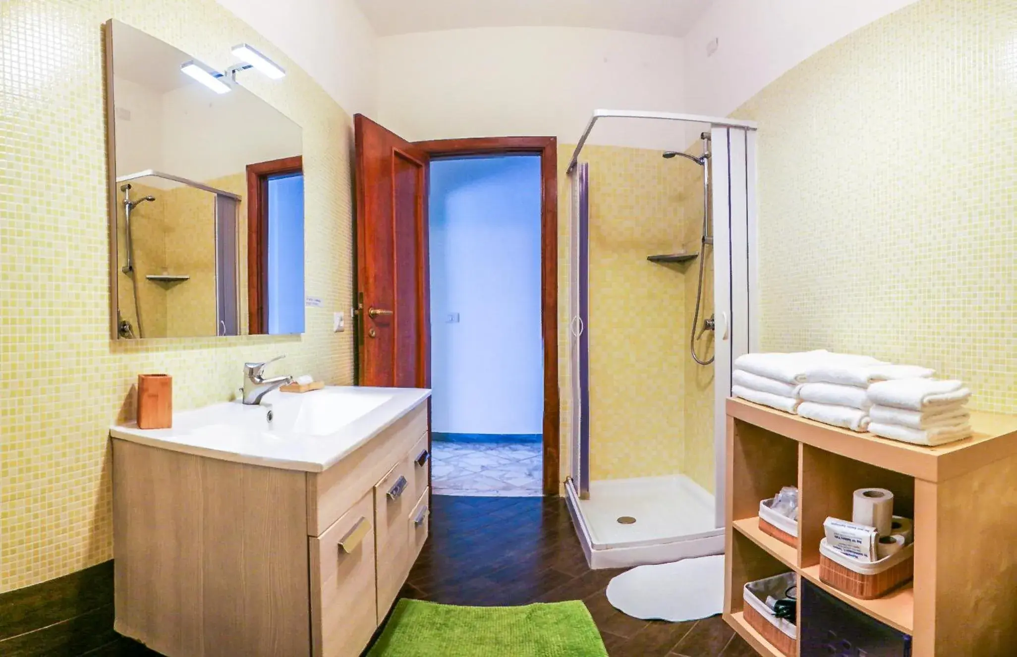 Triple Room with Balcony in Melo Accommodations Triple Room with Balcony in Melo Accommodations