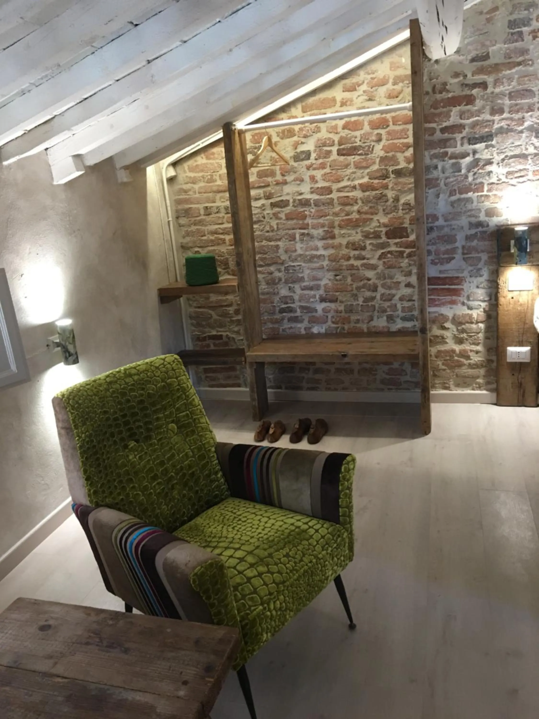 Decorative detail in Il Pozzo di Santa Zita