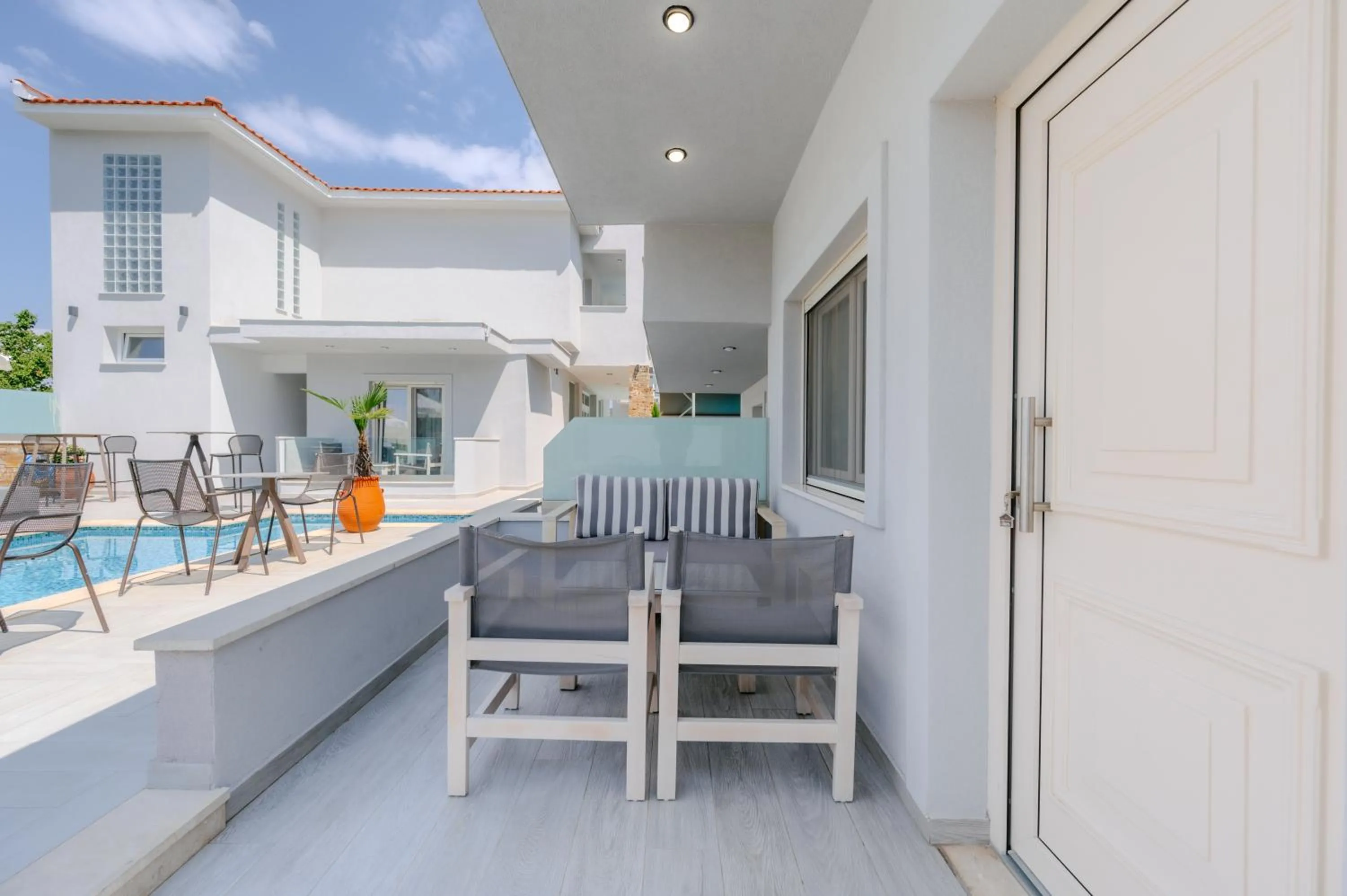 Property building in Metsikas Residence