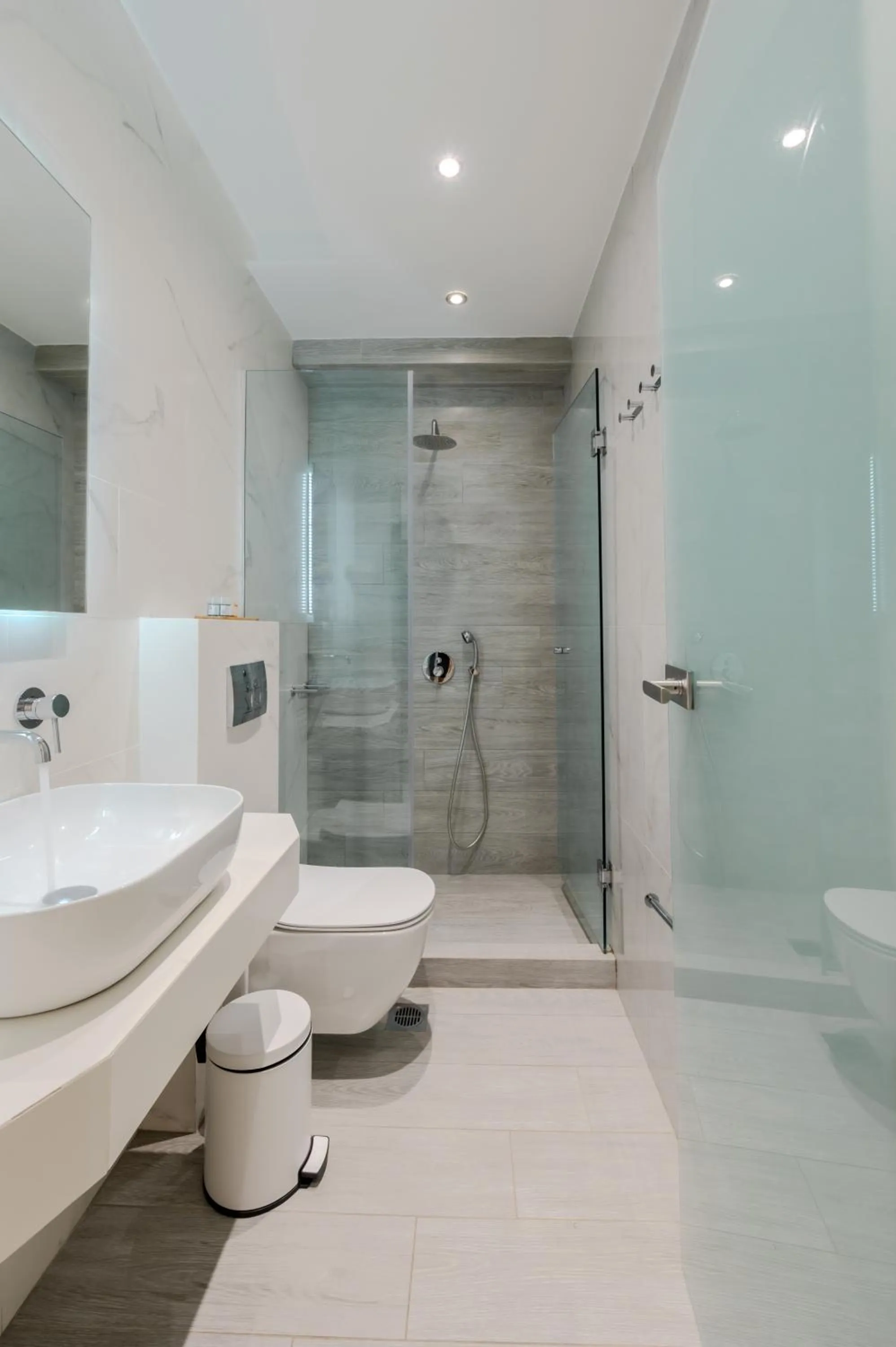 Shower in Metsikas Residence