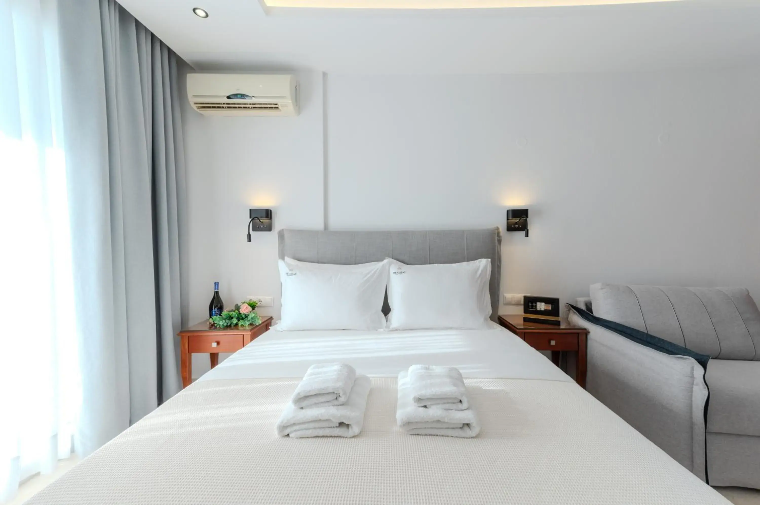 Deluxe Suite in Metsikas Residence Deluxe Suite in Metsikas Residence