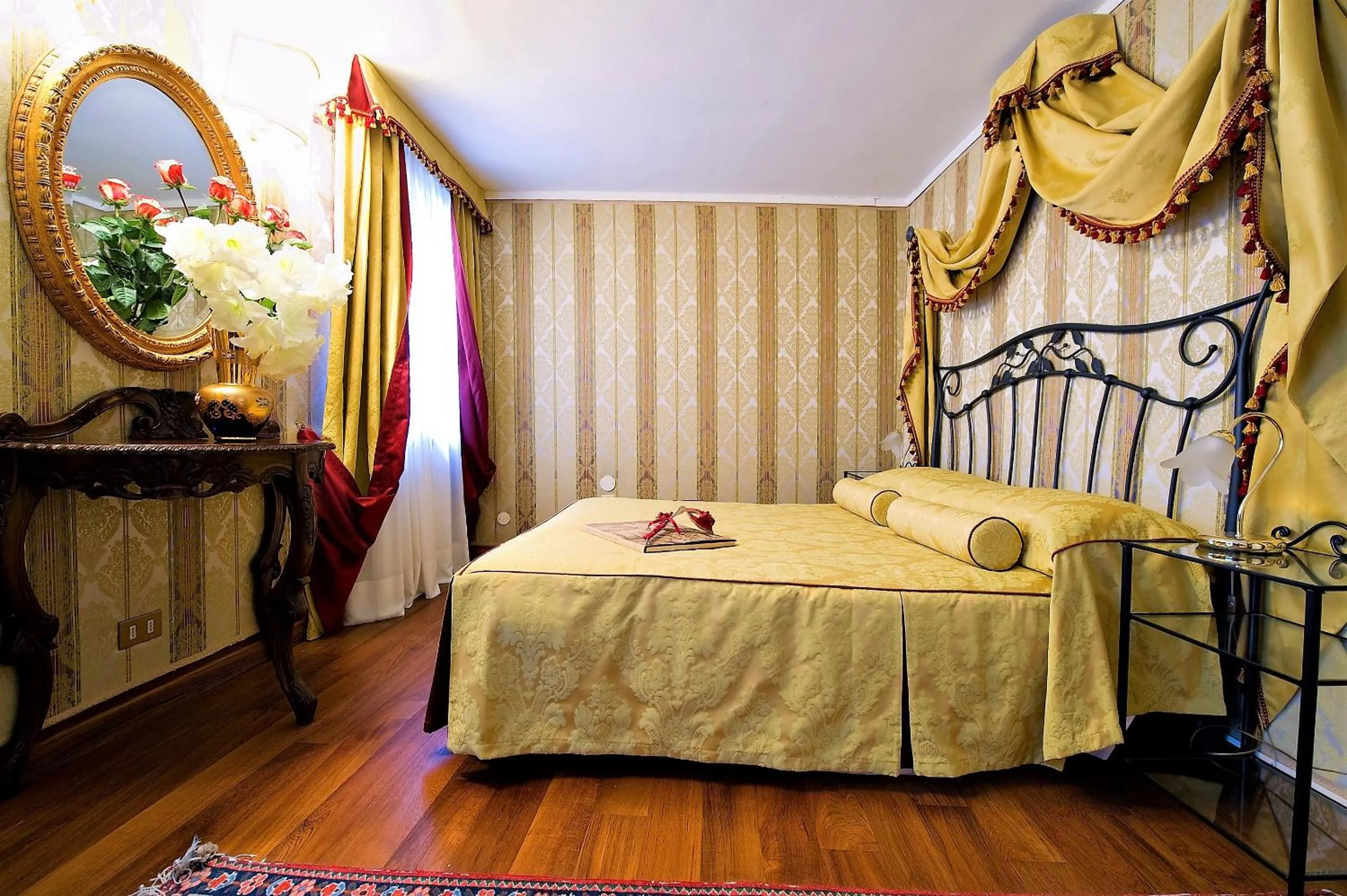 Photo of the whole room, Bed in Locanda Antico Fiore