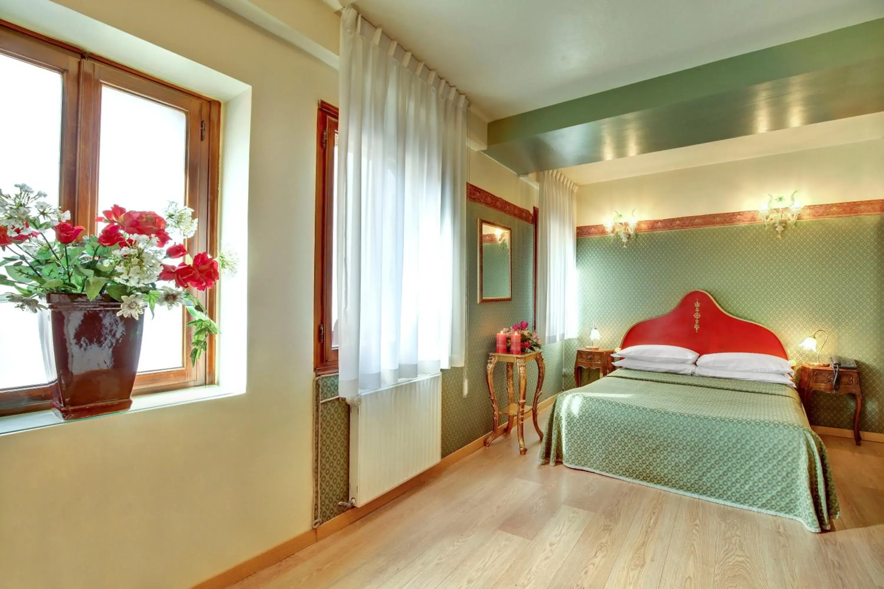 Double Room with Canal View in Locanda Antico Fiore Double Room with Canal View in Locanda Antico Fiore