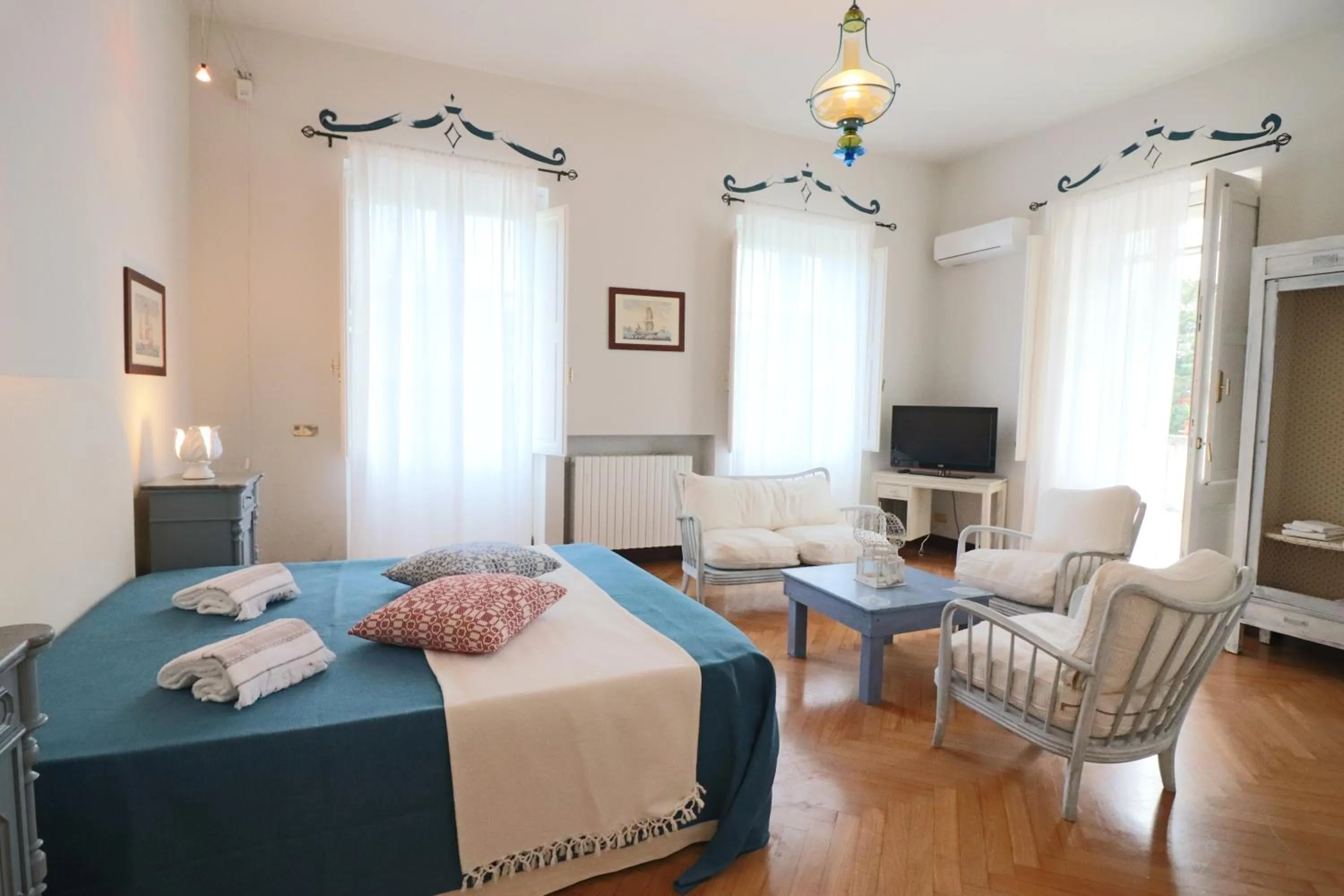 Photo of the whole room, Bed in Relais Delle Rose