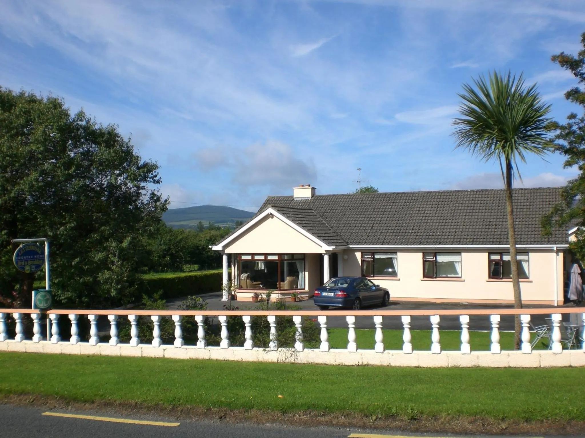 Facade/entrance in Lettermore Country Home
