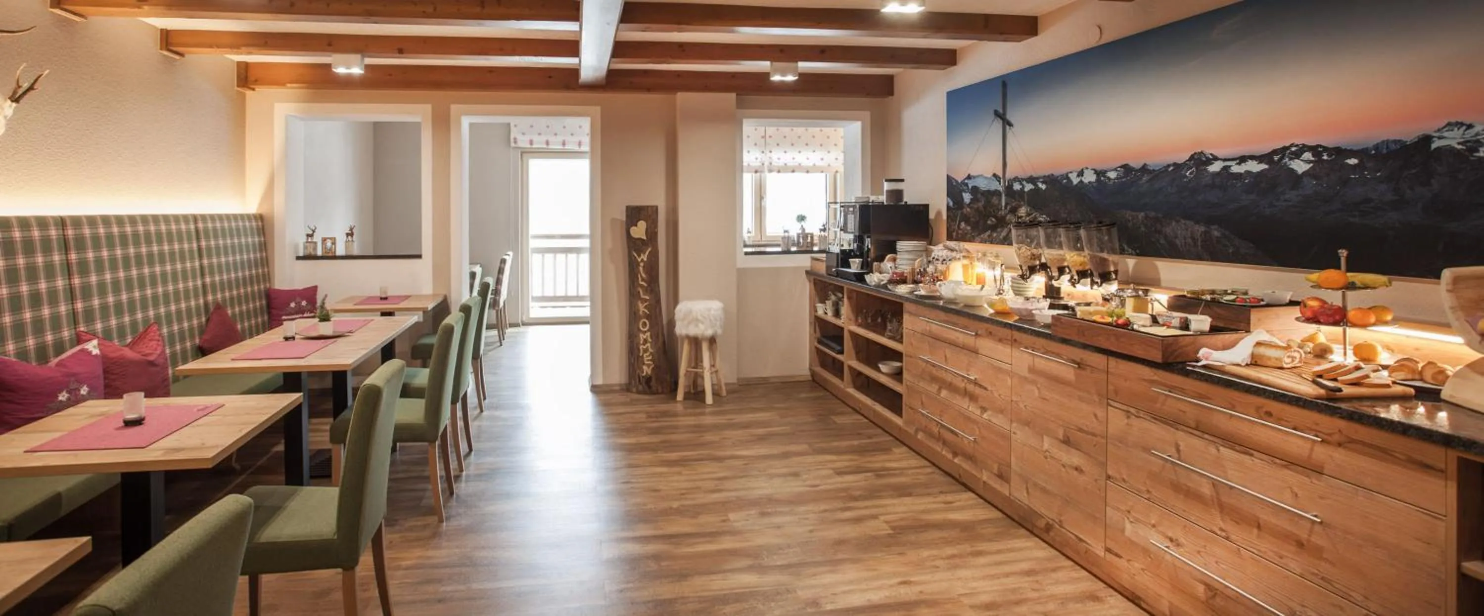 Communal lounge/ TV room in Apart Hotel Arno