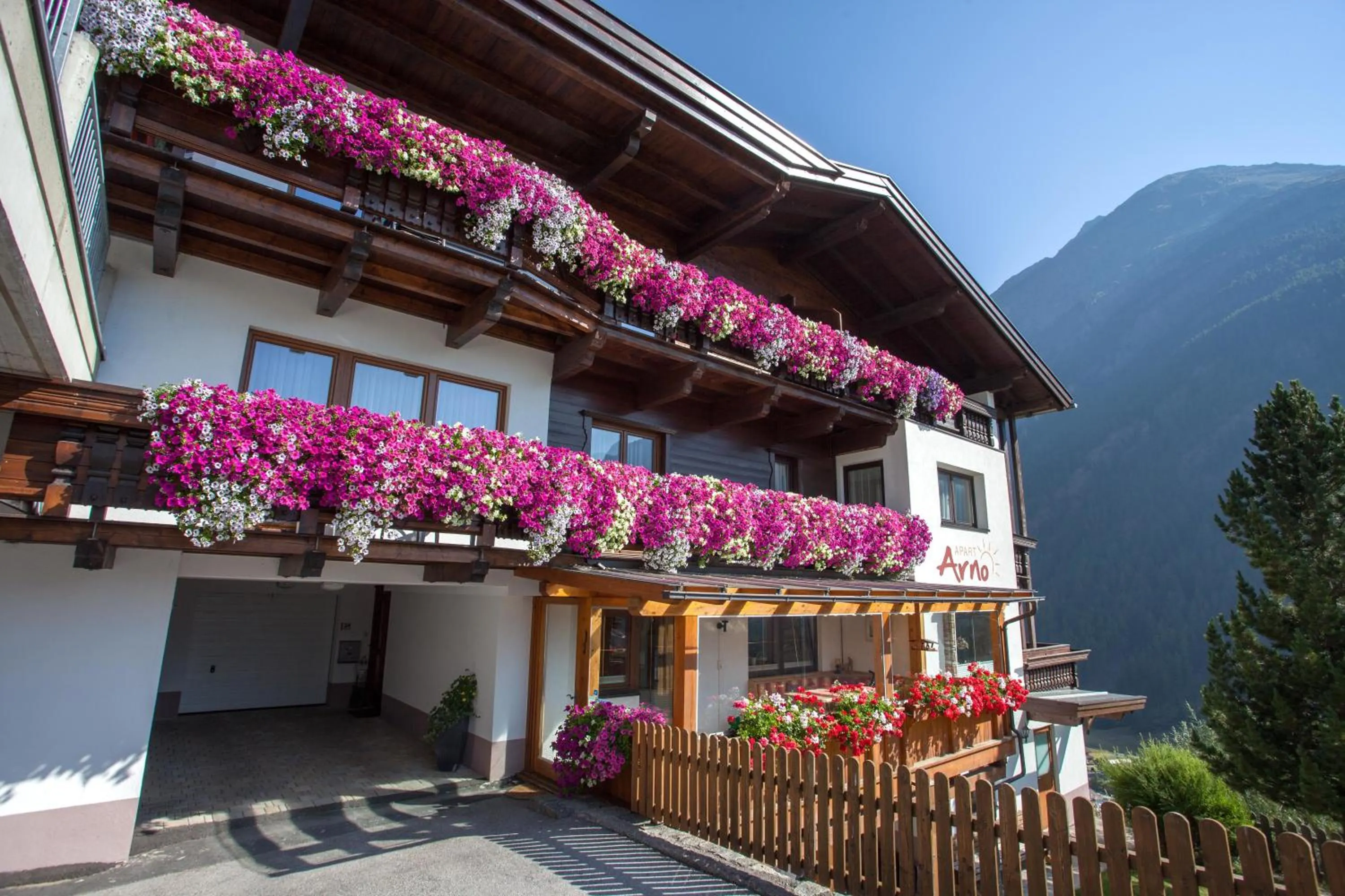 Facade/entrance in Apart Hotel Arno