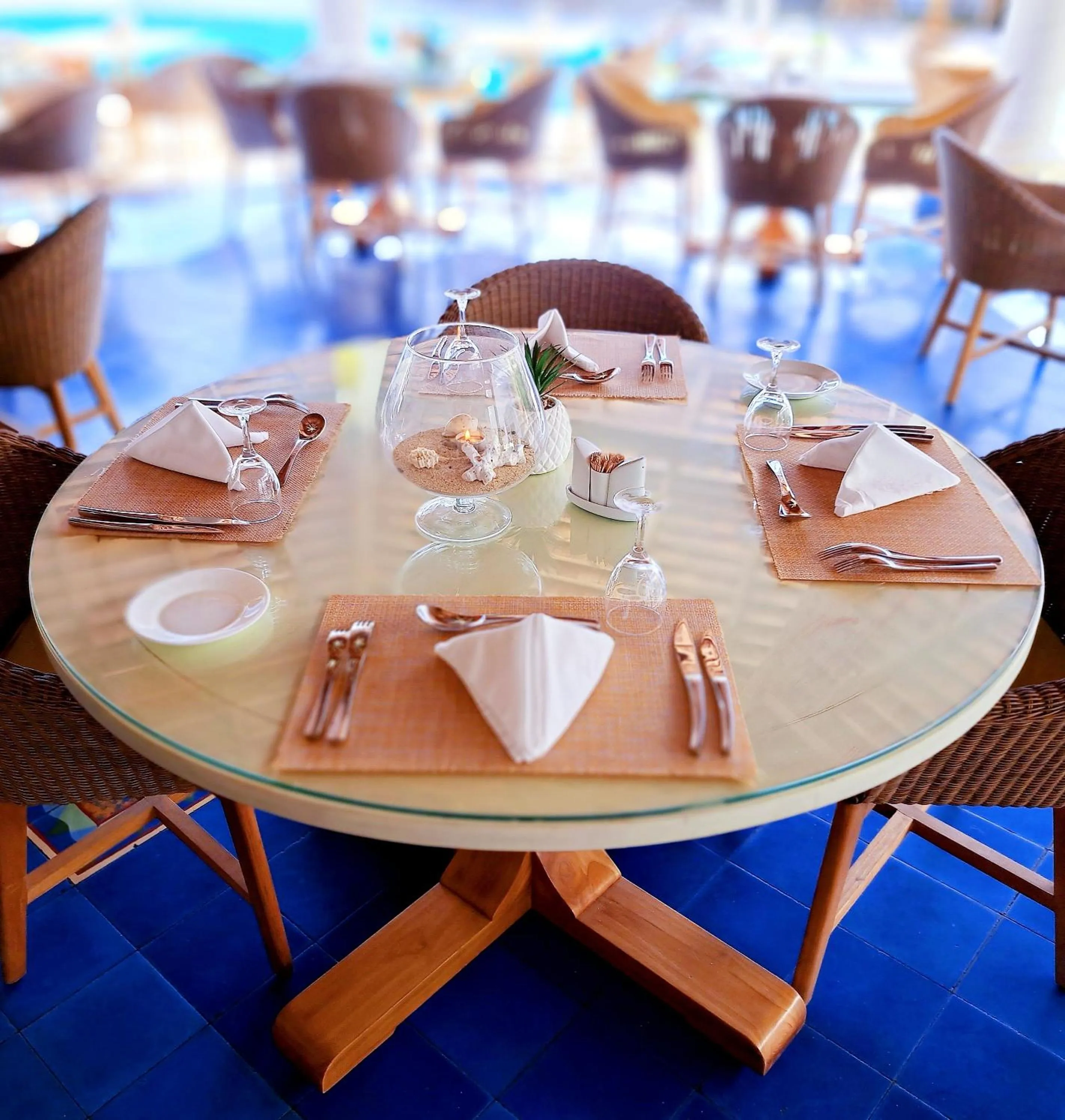 Restaurant/places to eat in Le Nautile Beachfront