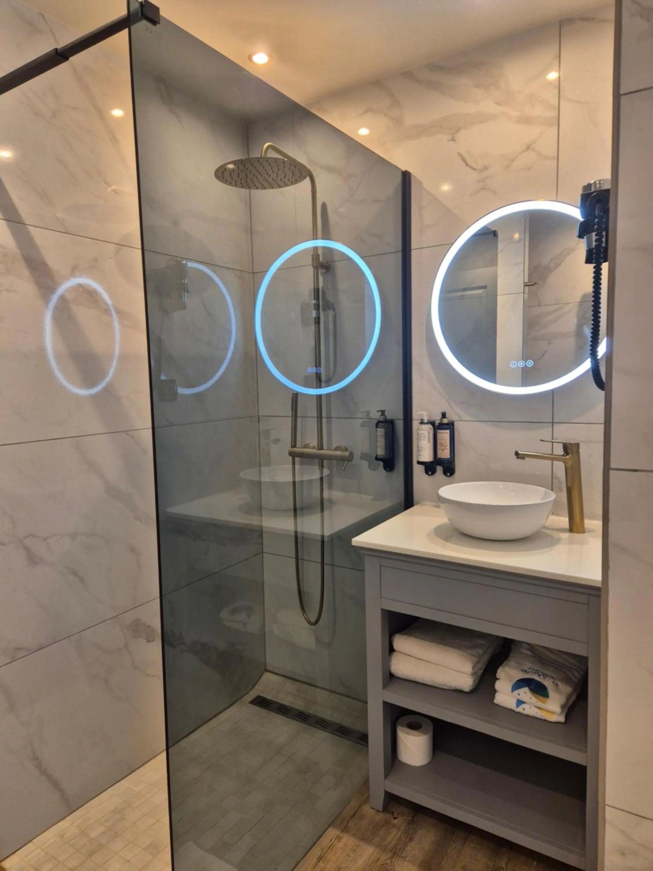 Bathroom in Le Nautile Beachfront