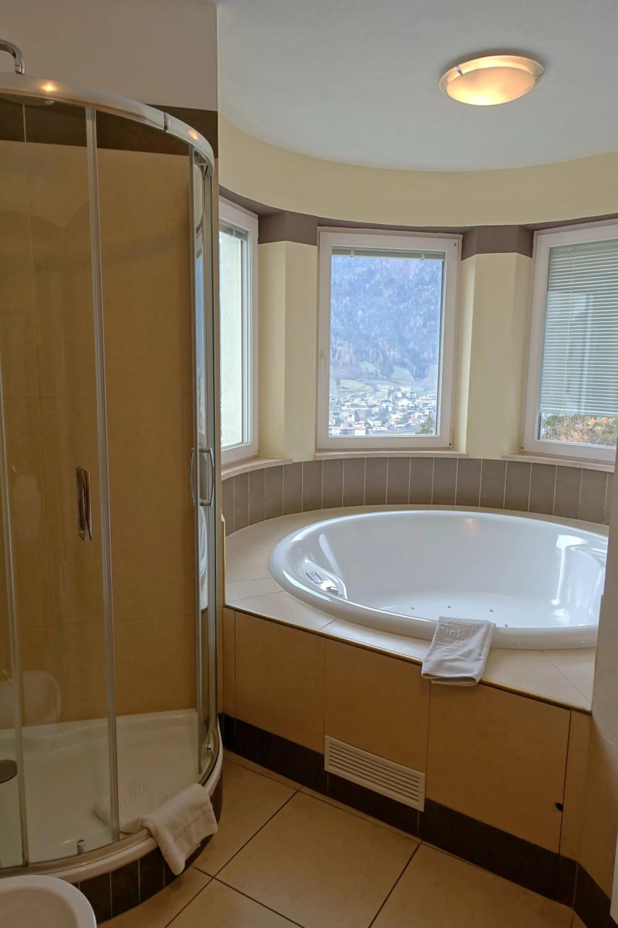 Bathroom in Hotel Finkennest - Panoramic Garden Resort