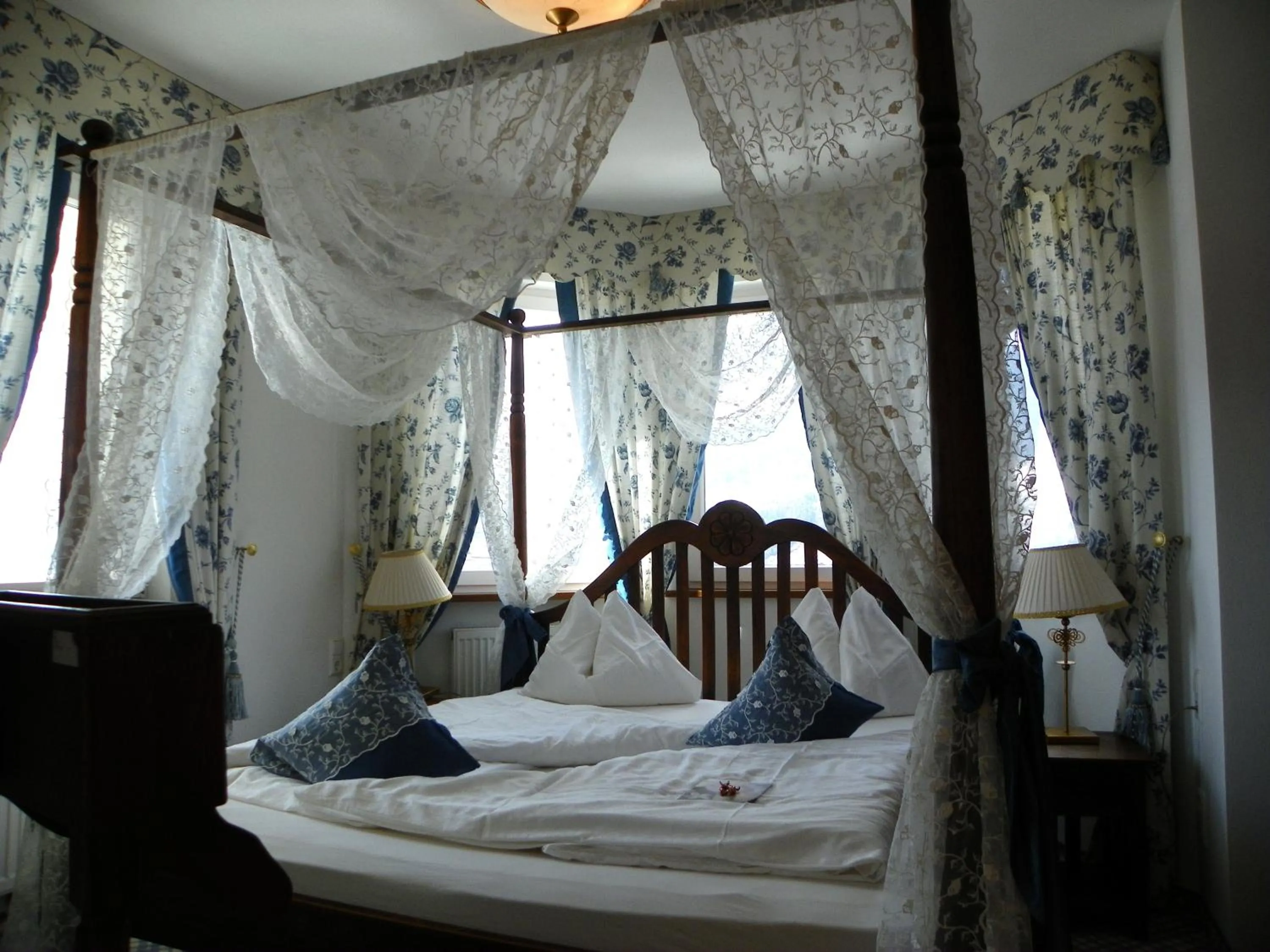 Bedroom, Bed in Hotel Finkennest - Panoramic Garden Resort