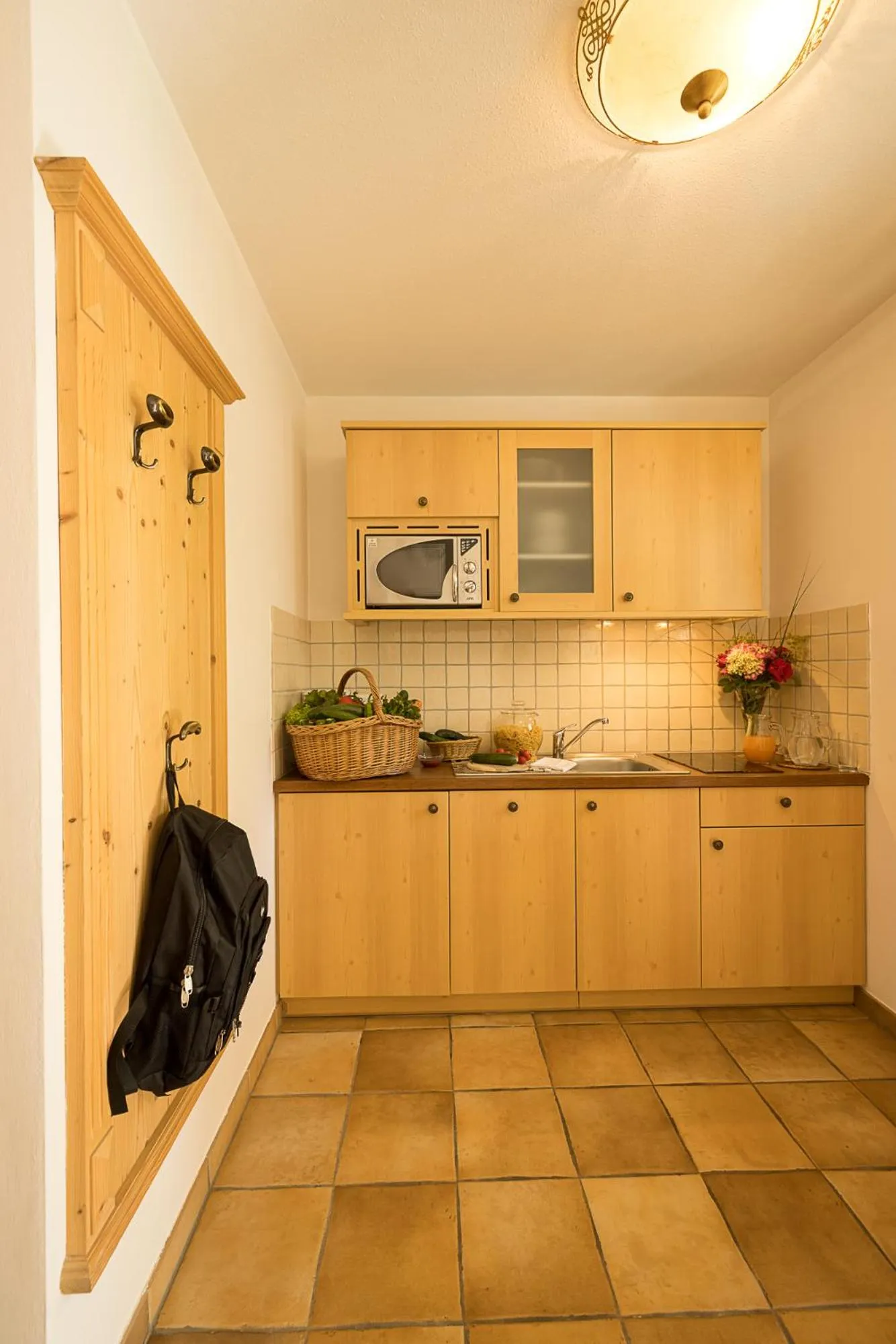 Kitchen or kitchenette in Hotel Finkennest - Panoramic Garden Resort
