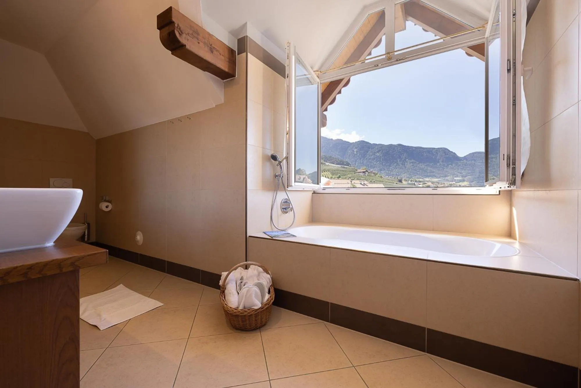 Bathroom in Hotel Finkennest - Panoramic Garden Resort