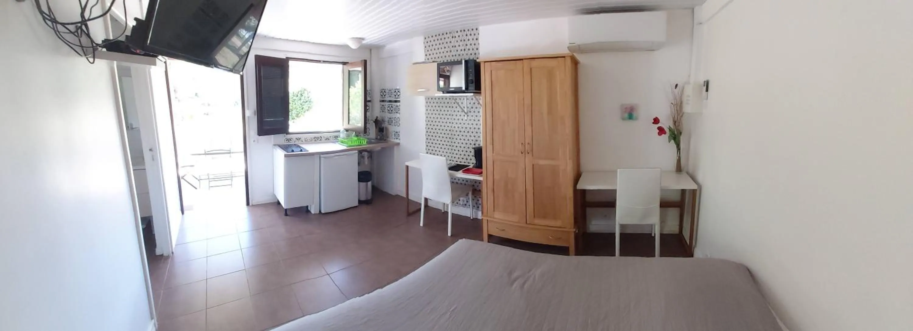 Photo of the whole room, Bed in Au Petit Canal Fleuri