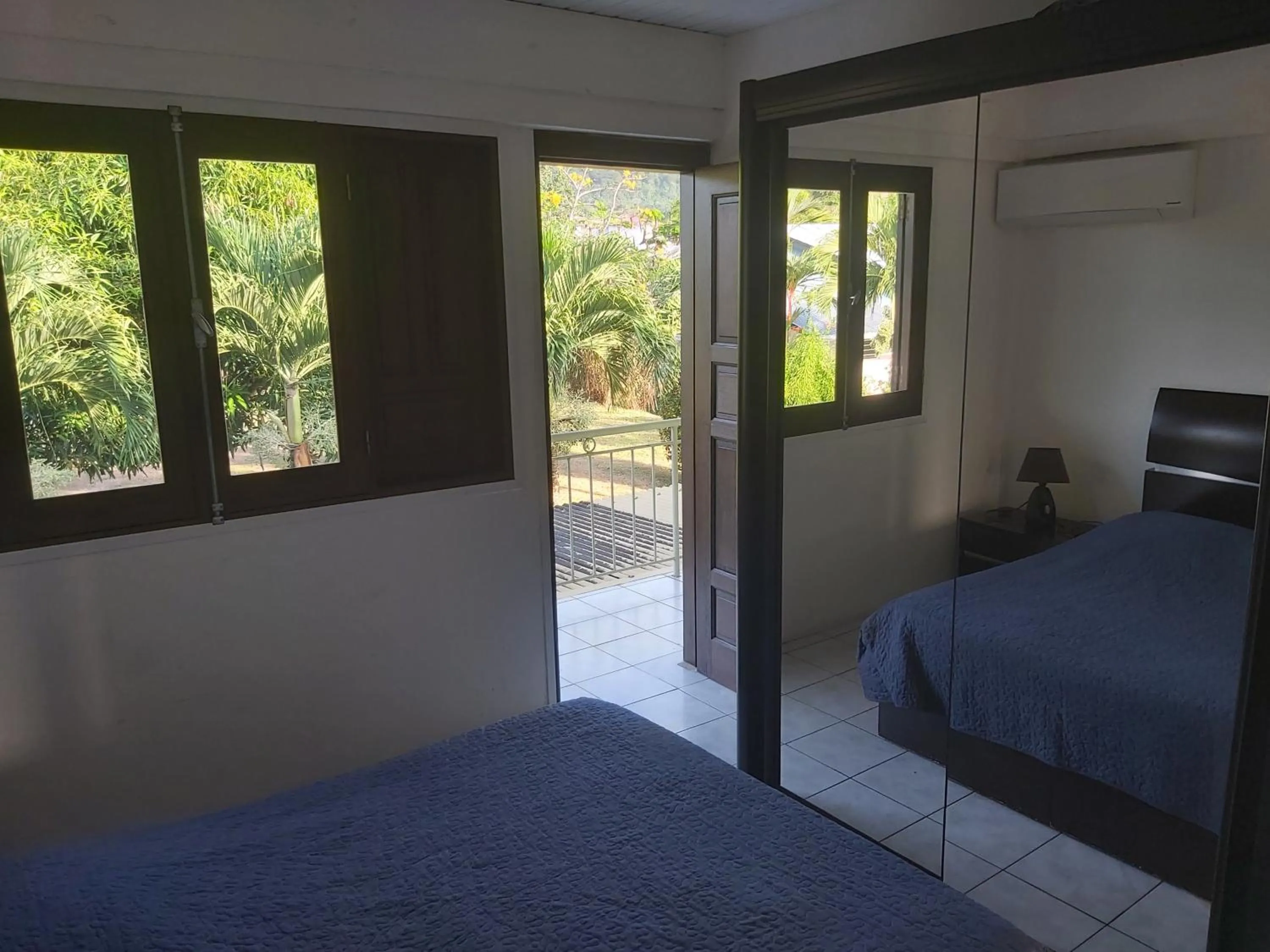 Bedroom, Bed in Au Petit Canal Fleuri