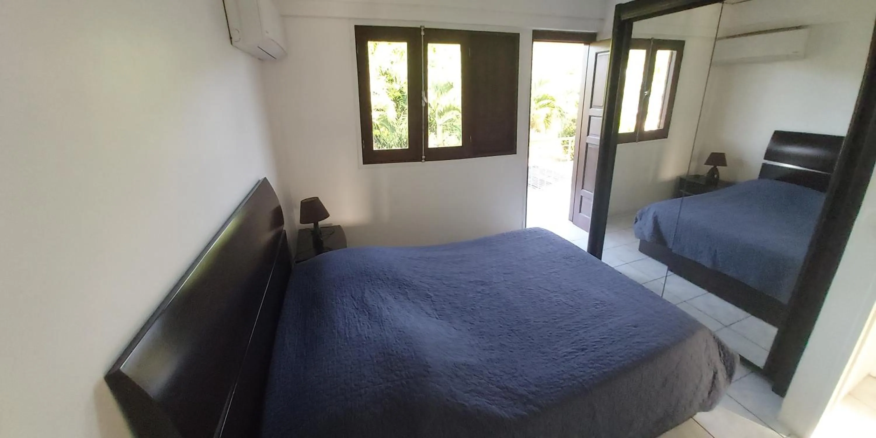 Photo of the whole room, Bed in Au Petit Canal Fleuri