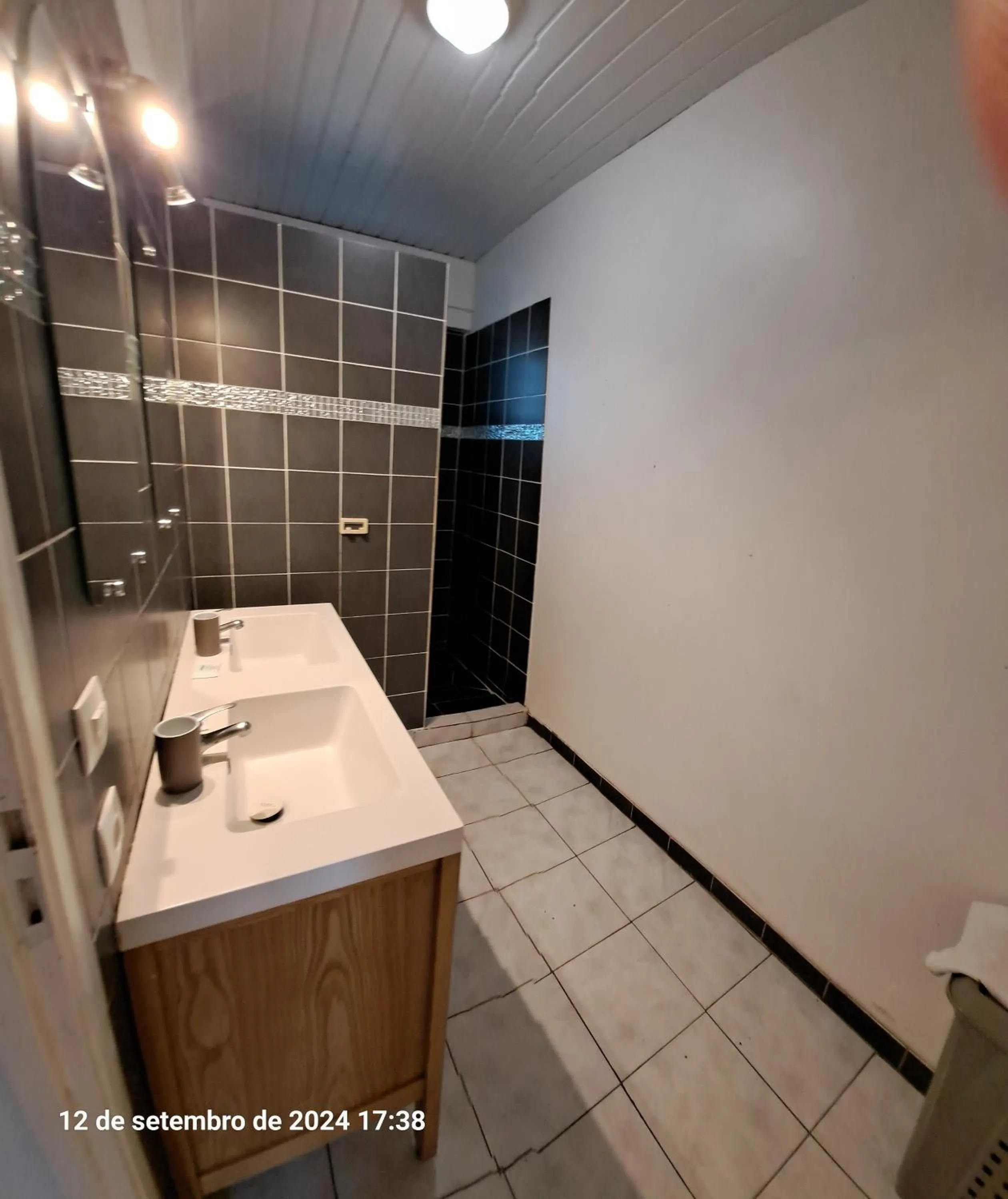 Shower in Au Petit Canal Fleuri