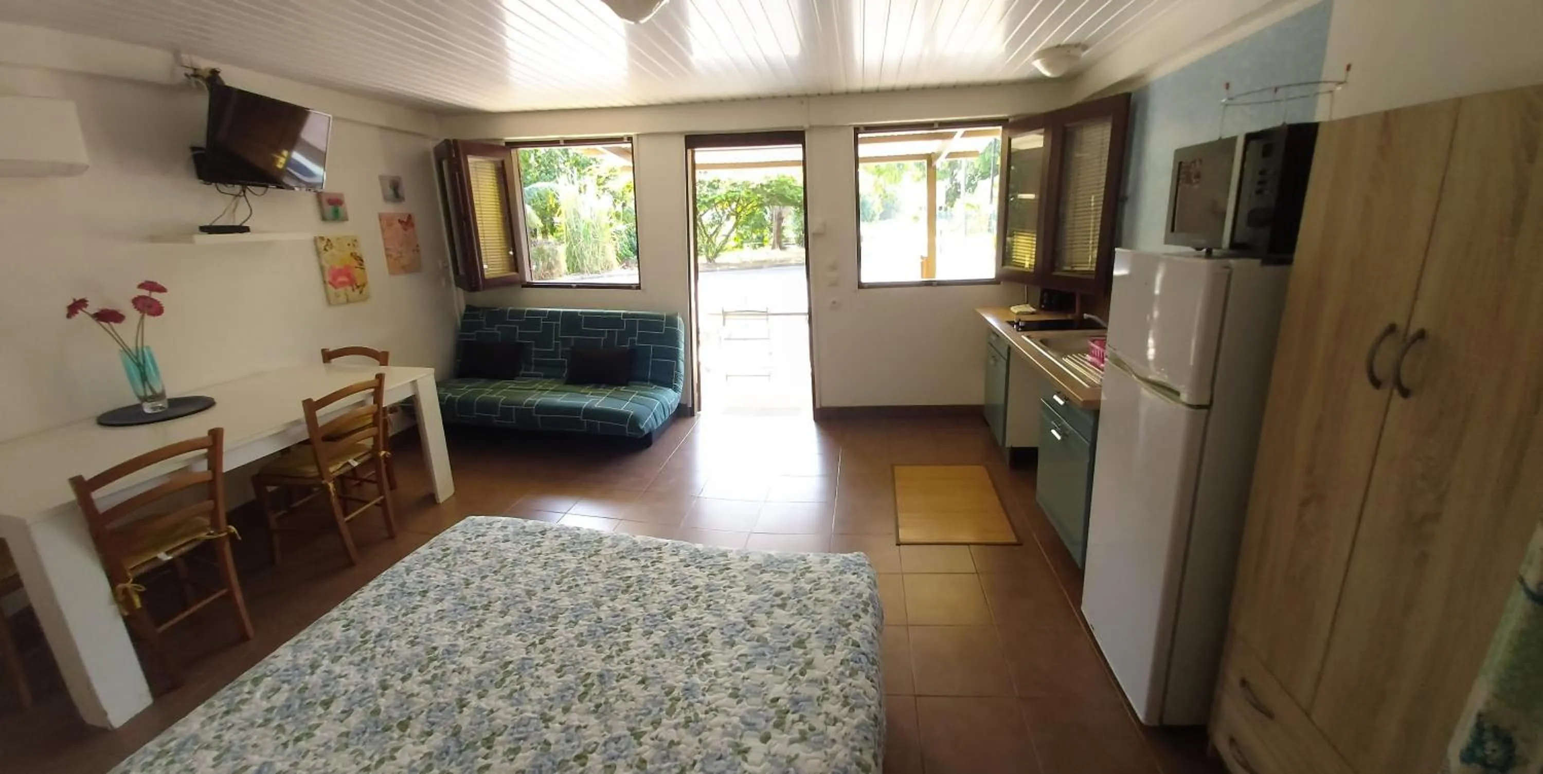 View (from property/room), Bed in Au Petit Canal Fleuri